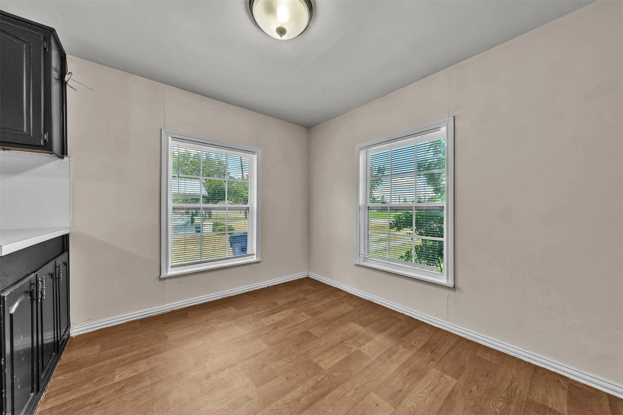 Single Family Residence For Rent in Tarrant County , 107 Brown Street, Mansfield, Texas 76063, 3 Bedroom, 2 Bathroom, Garage spaces, 1,288 Sqft, built in 1930, mls#21381205, Real Estate Agent in Mansfield, Homes For Rent in Tarrant county, Homes For Rent in Mansfield, Realtor in Mansfield Texas, Real Estate Brokerage Independent Realty Texas, Luminita Cordes Realtor