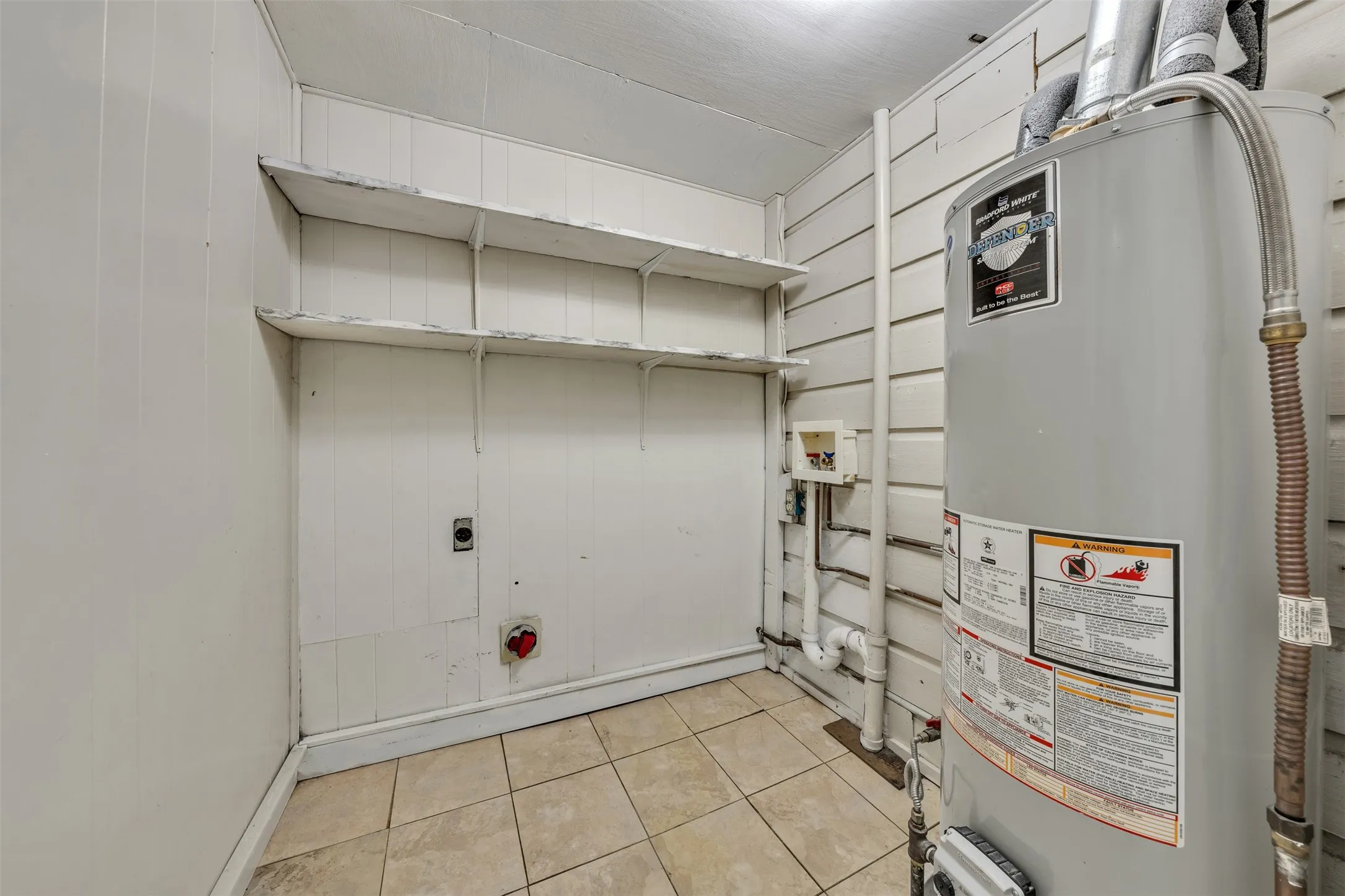 Single Family Residence For Rent in Tarrant County , 107 Brown Street, Mansfield, Texas 76063, 3 Bedroom, 2 Bathroom, Garage spaces, 1,288 Sqft, built in 1930, mls#21381205, Real Estate Agent in Mansfield, Homes For Rent in Tarrant county, Homes For Rent in Mansfield, Realtor in Mansfield Texas, Real Estate Brokerage Independent Realty Texas, Luminita Cordes Realtor