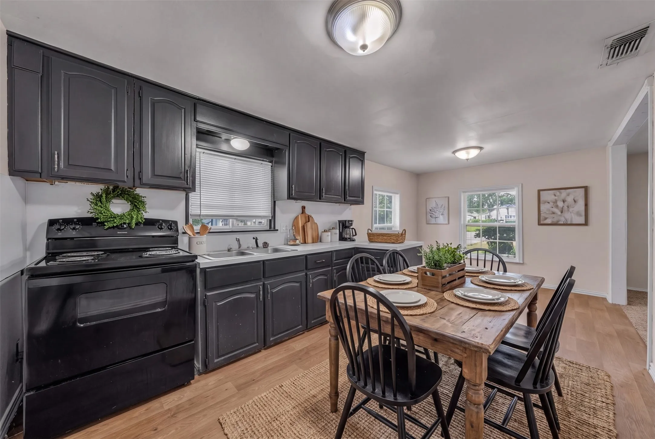 Single Family Residence For Rent in Tarrant County , 107 Brown Street, Mansfield, Texas 76063, 3 Bedroom, 2 Bathroom, Garage spaces, 1,288 Sqft, built in 1930, mls#21381205, Real Estate Agent in Mansfield, Homes For Rent in Tarrant county, Homes For Rent in Mansfield, Realtor in Mansfield Texas, Real Estate Brokerage Independent Realty Texas, Luminita Cordes Realtor