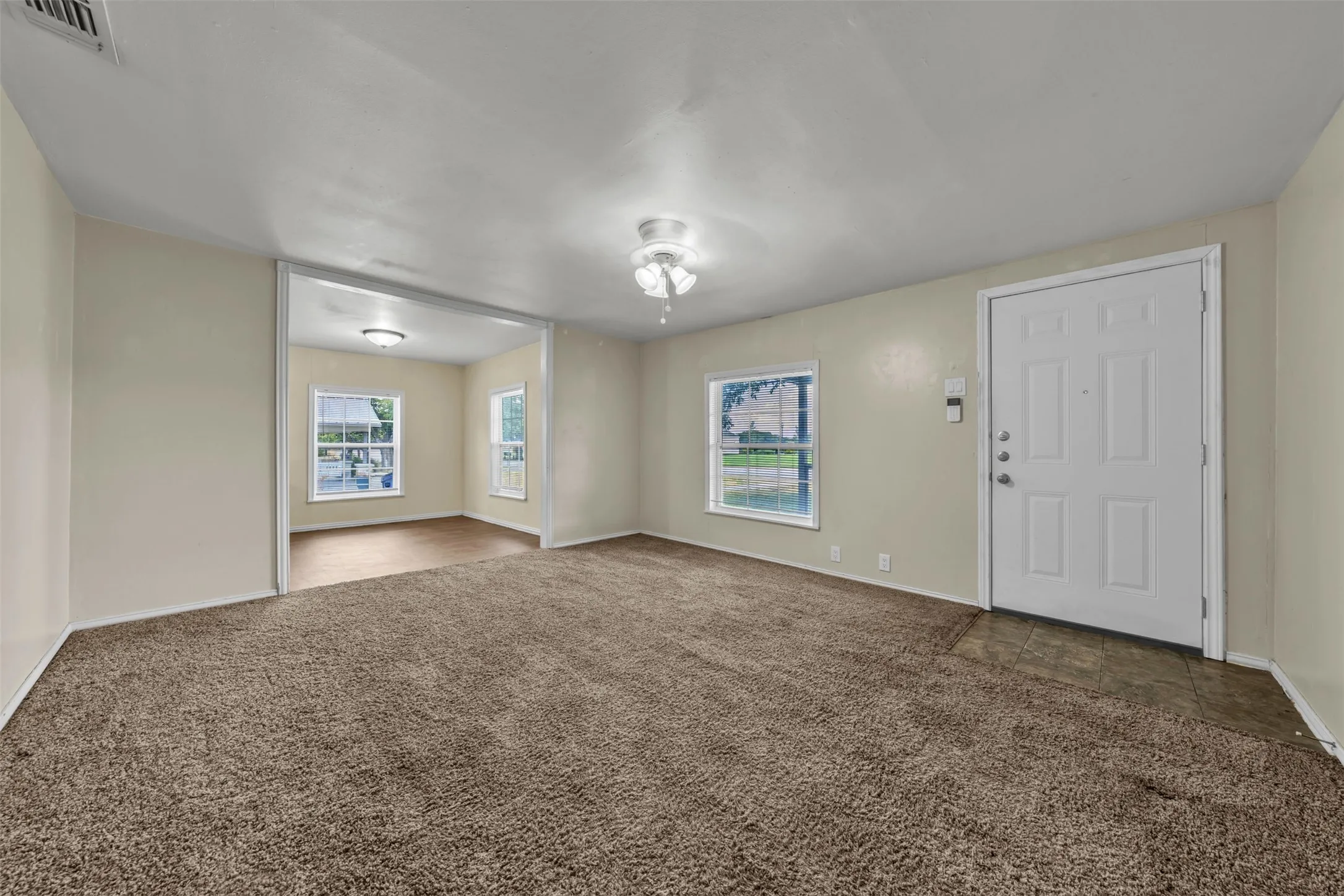 Single Family Residence For Rent in Tarrant County , 107 Brown Street, Mansfield, Texas 76063, 3 Bedroom, 2 Bathroom, Garage spaces, 1,288 Sqft, built in 1930, mls#21381205, Real Estate Agent in Mansfield, Homes For Rent in Tarrant county, Homes For Rent in Mansfield, Realtor in Mansfield Texas, Real Estate Brokerage Independent Realty Texas, Luminita Cordes Realtor