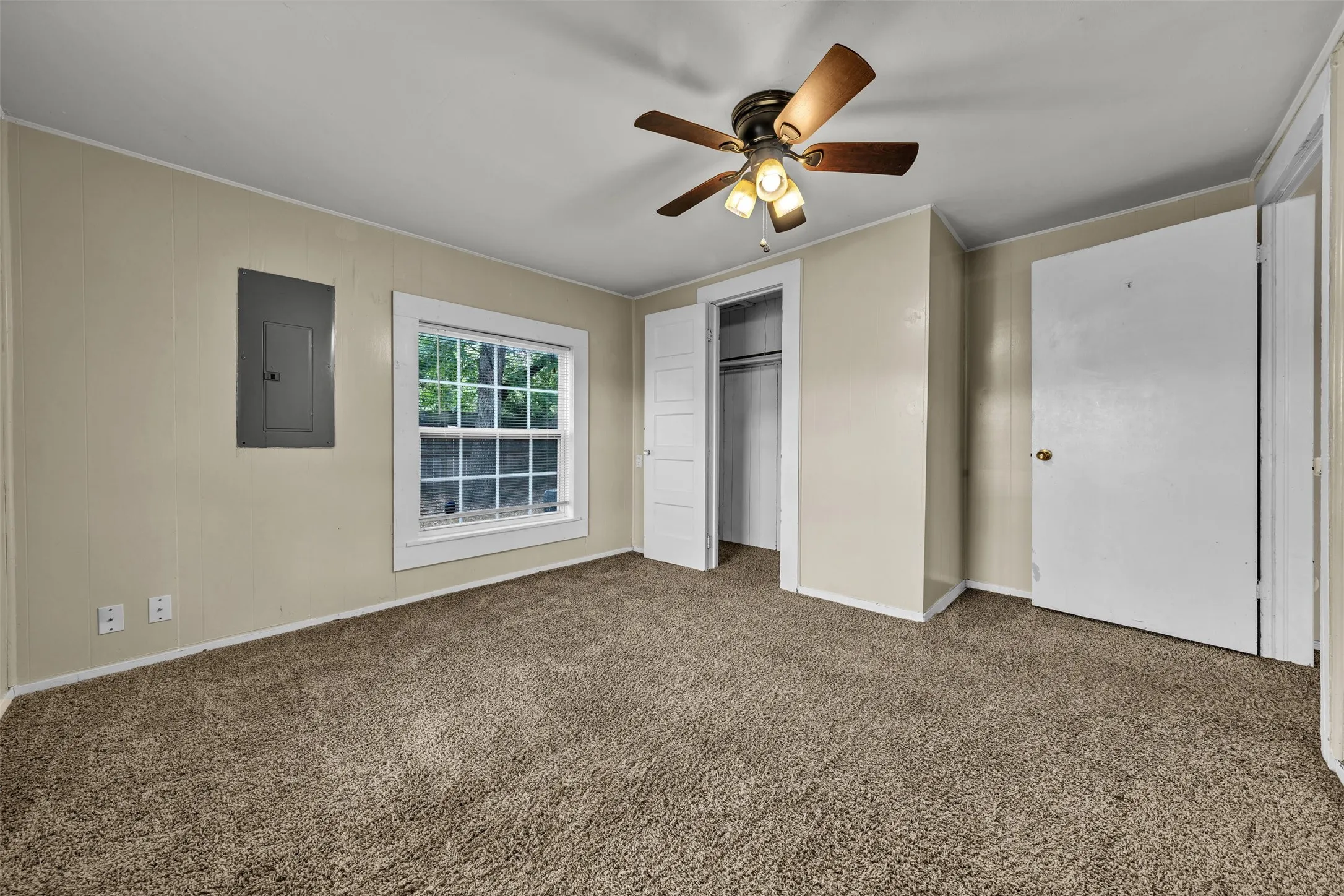 Single Family Residence For Rent in Tarrant County , 107 Brown Street, Mansfield, Texas 76063, 3 Bedroom, 2 Bathroom, Garage spaces, 1,288 Sqft, built in 1930, mls#21381205, Real Estate Agent in Mansfield, Homes For Rent in Tarrant county, Homes For Rent in Mansfield, Realtor in Mansfield Texas, Real Estate Brokerage Independent Realty Texas, Luminita Cordes Realtor
