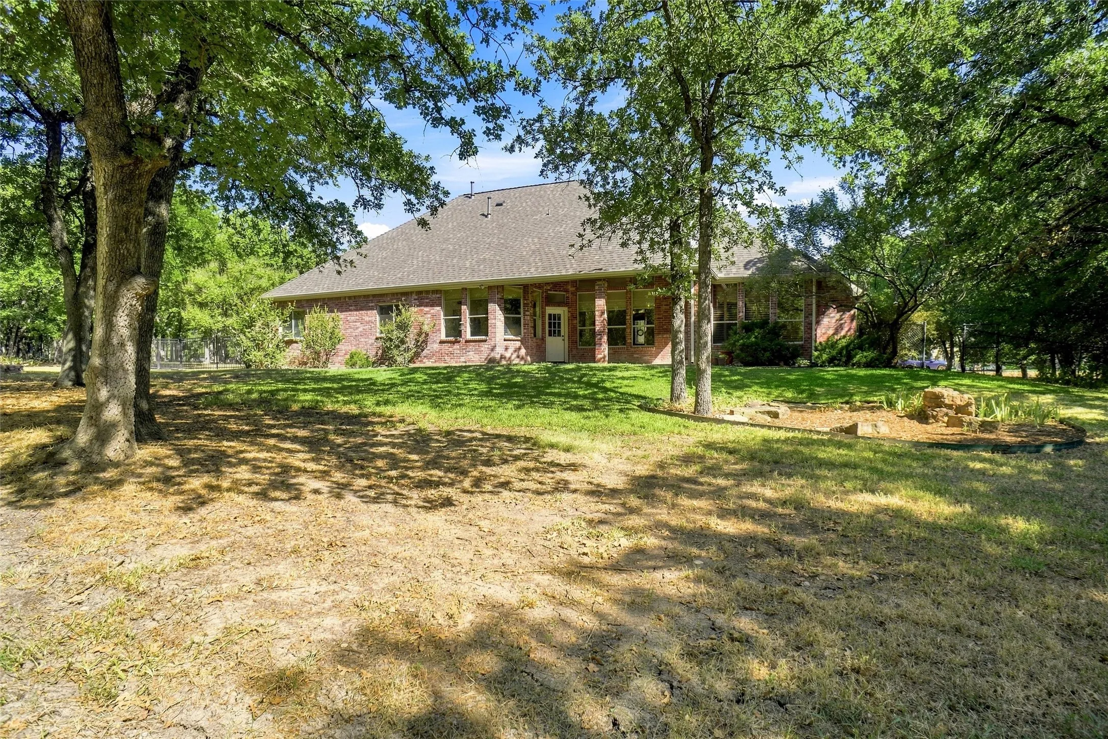 Single Family Residence For Sale in Parker County , 676 Boling Ranch Road, Azle, Texas 76020, 4 Bedroom, 3 Bathroom, 3 Garage spaces, 3,461 Sqft, built in 2002, mls#21370470, Real Estate Agent in Azle, Homes For Sale in Parker county, Homes For Sale in Azle, Realtor in Azle Texas, Real Estate Brokerage Independent Realty Texas, Luminita Cordes Realtor