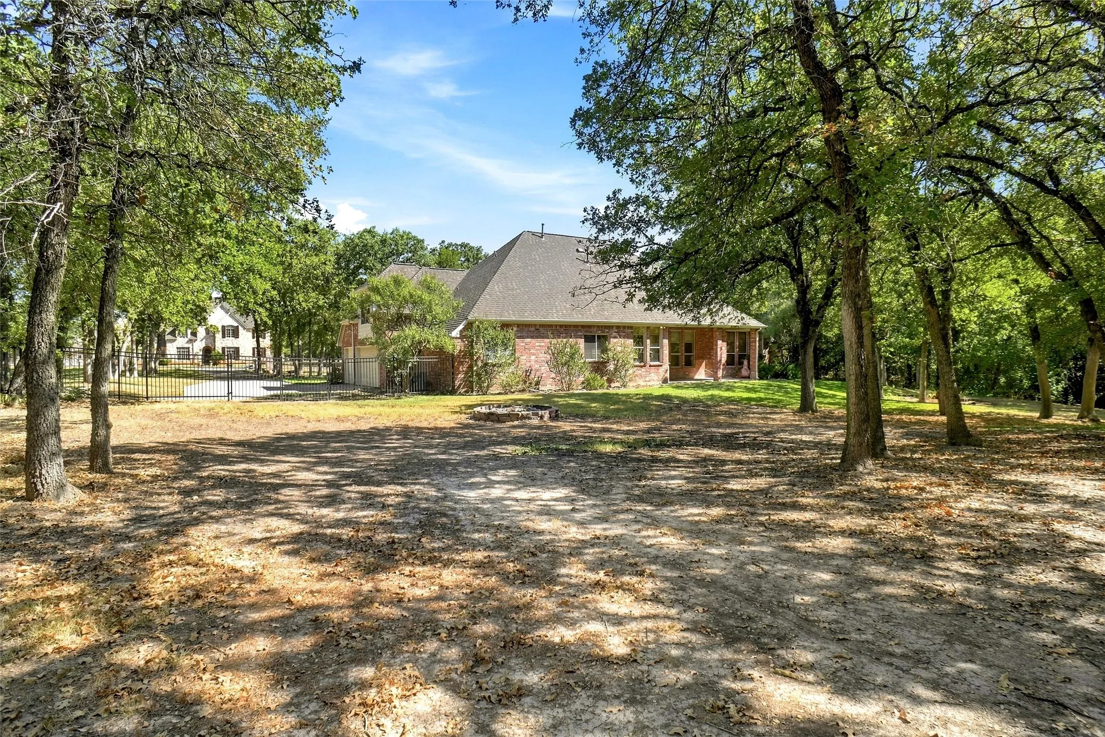 Single Family Residence For Sale in Parker County , 676 Boling Ranch Road, Azle, Texas 76020, 4 Bedroom, 3 Bathroom, 3 Garage spaces, 3,461 Sqft, built in 2002, mls#21370470, Real Estate Agent in Azle, Homes For Sale in Parker county, Homes For Sale in Azle, Realtor in Azle Texas, Real Estate Brokerage Independent Realty Texas, Luminita Cordes Realtor