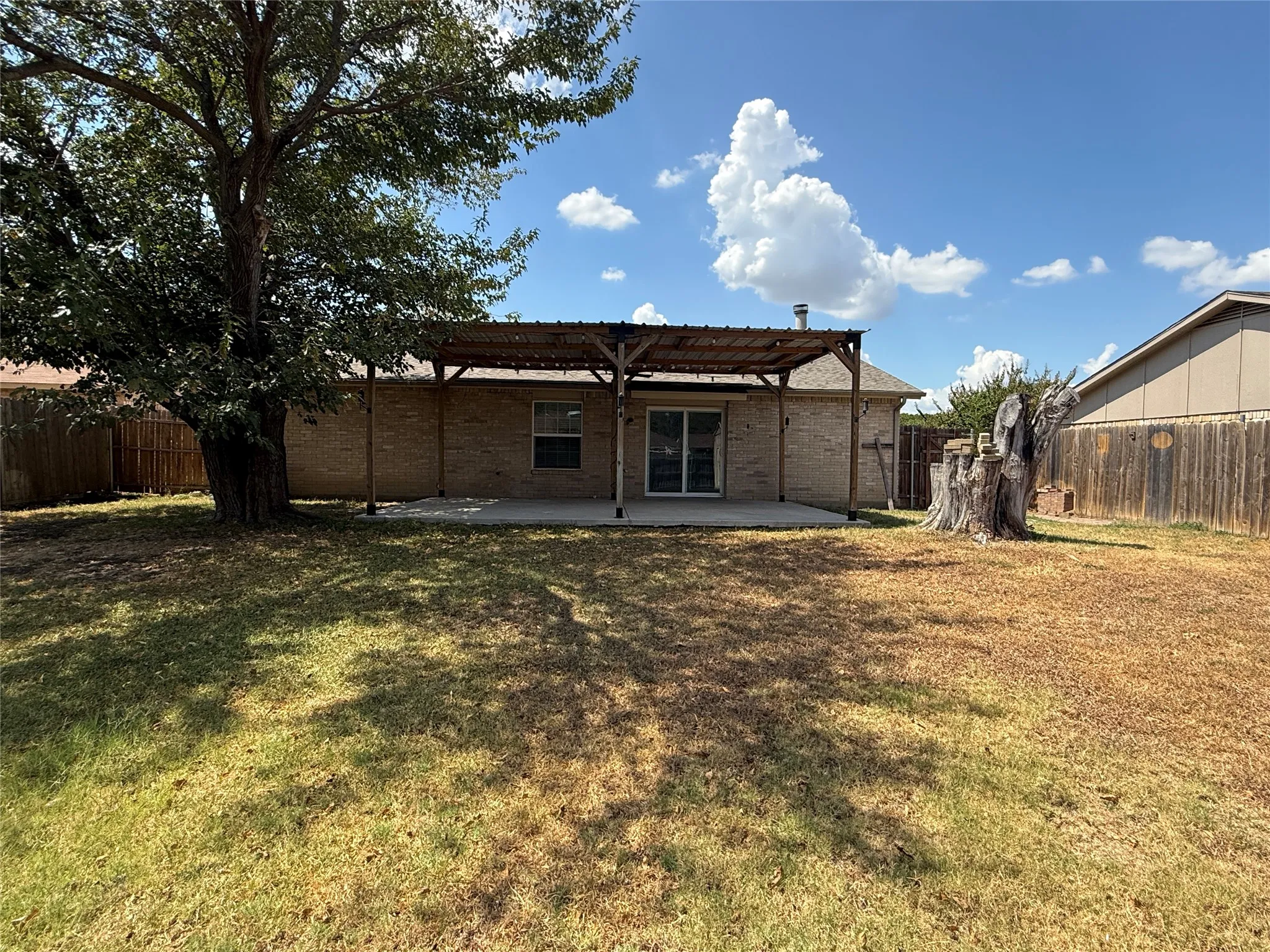 Single Family Residence For Sale in Tarrant County , 355 Ridgecrest Drive, Saginaw, Texas 76179, 3 Bedroom, 2 Bathroom, 2 Garage spaces, 1,439 Sqft, built in 1980, mls#21381214, Real Estate Agent in Saginaw, Homes For Sale in Tarrant county, Homes For Sale in Saginaw, Realtor in Saginaw Texas, Real Estate Brokerage Independent Realty Texas, Luminita Cordes Realtor