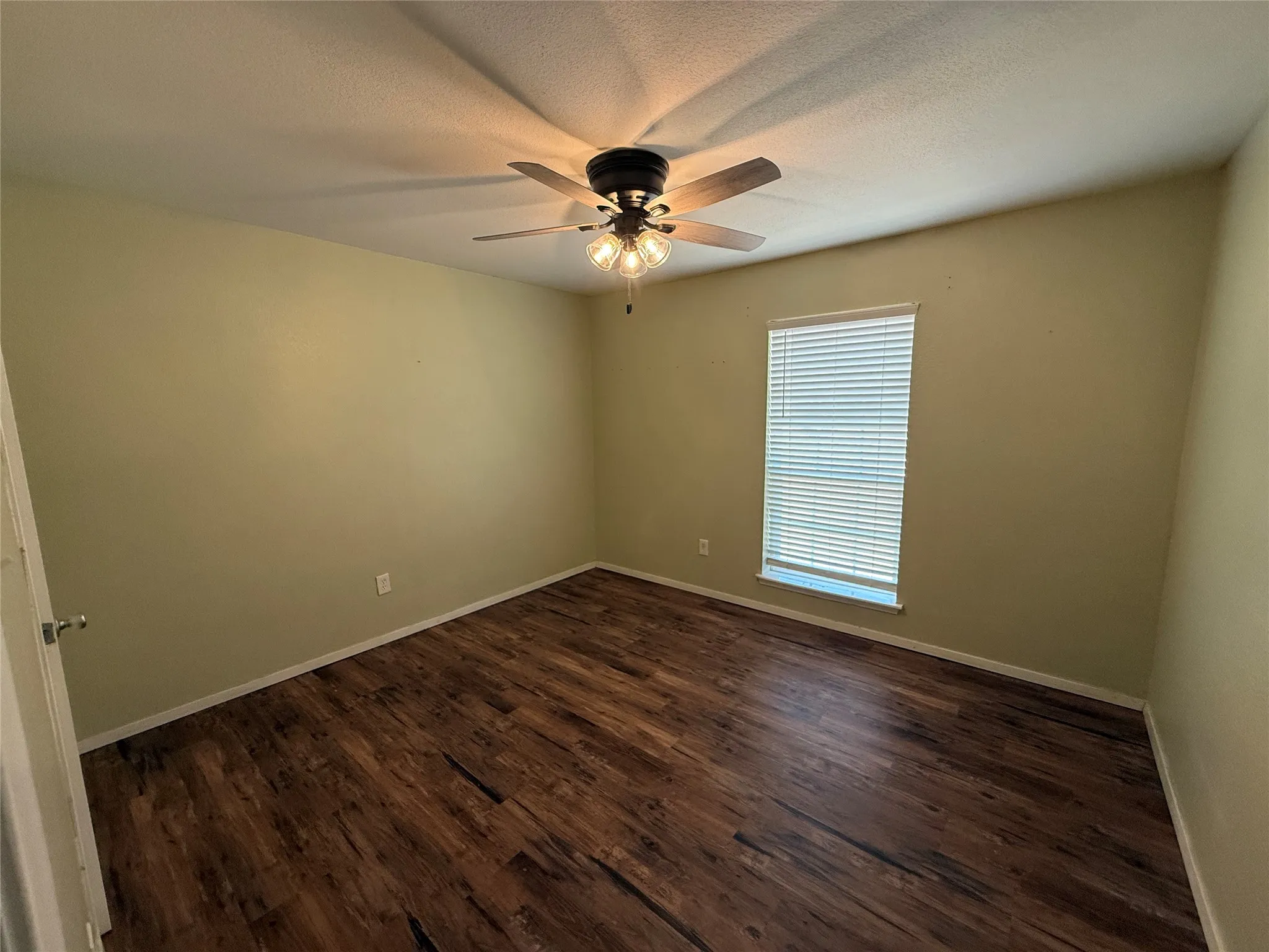 Single Family Residence For Sale in Tarrant County , 355 Ridgecrest Drive, Saginaw, Texas 76179, 3 Bedroom, 2 Bathroom, 2 Garage spaces, 1,439 Sqft, built in 1980, mls#21381214, Real Estate Agent in Saginaw, Homes For Sale in Tarrant county, Homes For Sale in Saginaw, Realtor in Saginaw Texas, Real Estate Brokerage Independent Realty Texas, Luminita Cordes Realtor