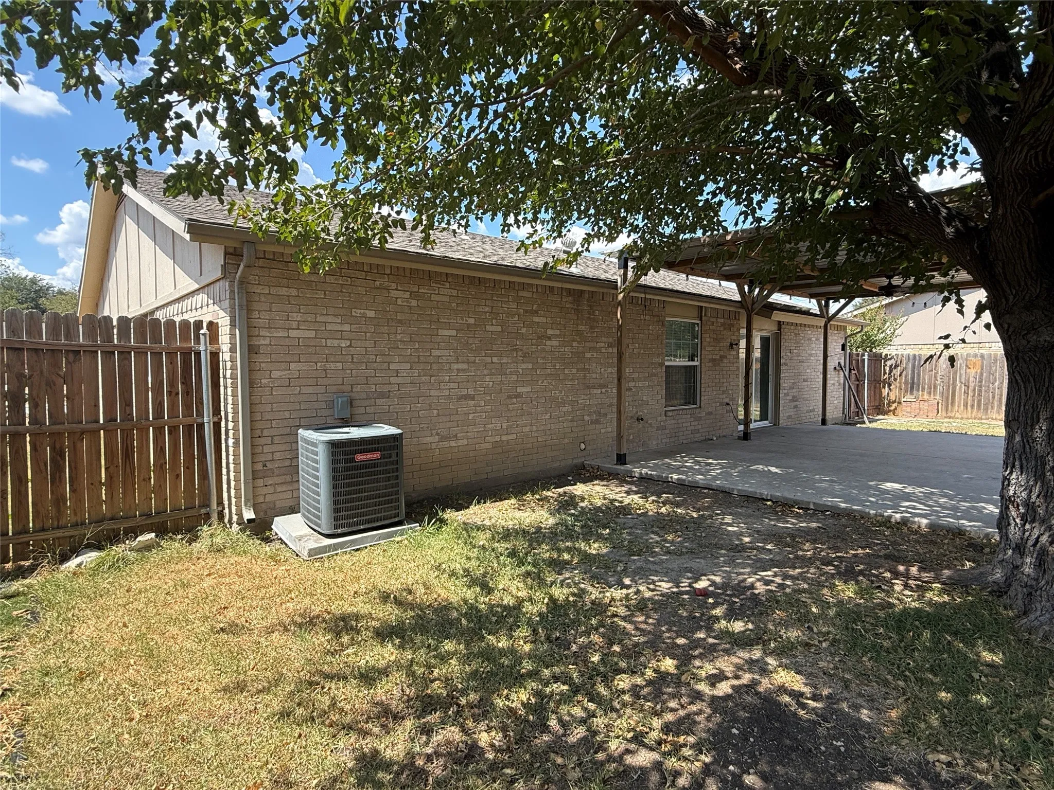 Single Family Residence For Sale in Tarrant County , 355 Ridgecrest Drive, Saginaw, Texas 76179, 3 Bedroom, 2 Bathroom, 2 Garage spaces, 1,439 Sqft, built in 1980, mls#21381214, Real Estate Agent in Saginaw, Homes For Sale in Tarrant county, Homes For Sale in Saginaw, Realtor in Saginaw Texas, Real Estate Brokerage Independent Realty Texas, Luminita Cordes Realtor