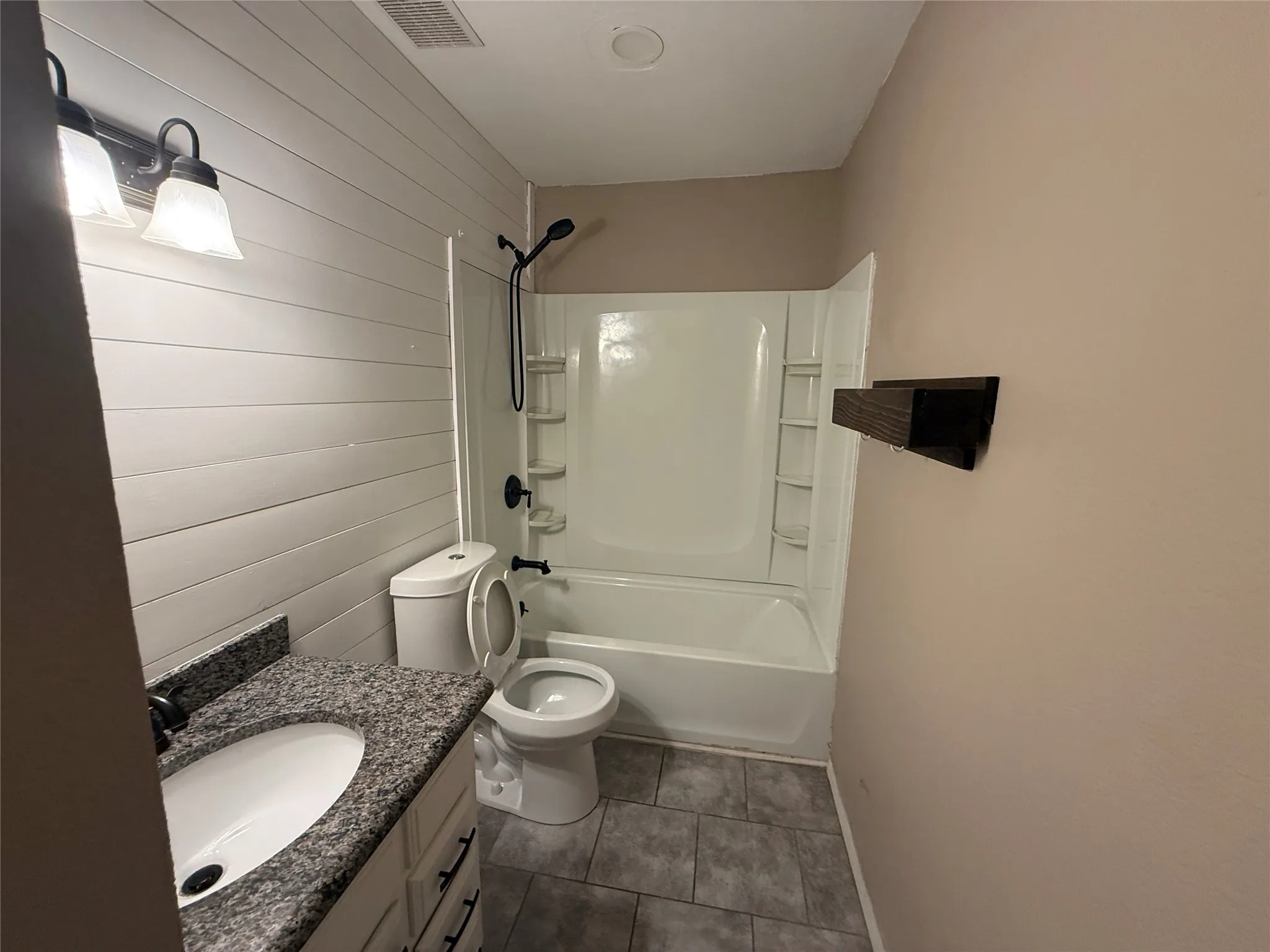 Single Family Residence For Sale in Tarrant County , 355 Ridgecrest Drive, Saginaw, Texas 76179, 3 Bedroom, 2 Bathroom, 2 Garage spaces, 1,439 Sqft, built in 1980, mls#21381214, Real Estate Agent in Saginaw, Homes For Sale in Tarrant county, Homes For Sale in Saginaw, Realtor in Saginaw Texas, Real Estate Brokerage Independent Realty Texas, Luminita Cordes Realtor