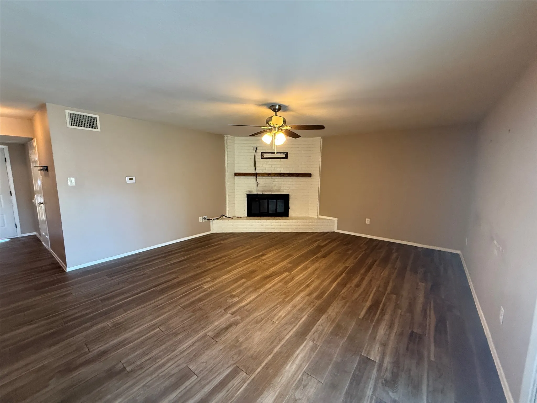 Single Family Residence For Sale in Tarrant County , 355 Ridgecrest Drive, Saginaw, Texas 76179, 3 Bedroom, 2 Bathroom, 2 Garage spaces, 1,439 Sqft, built in 1980, mls#21381214, Real Estate Agent in Saginaw, Homes For Sale in Tarrant county, Homes For Sale in Saginaw, Realtor in Saginaw Texas, Real Estate Brokerage Independent Realty Texas, Luminita Cordes Realtor