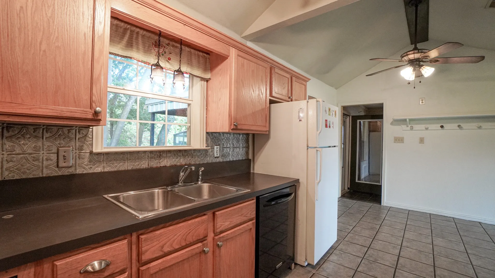 Single Family Residence For Rent in Rockwall County , 1044 N King Road, Fate, Texas 75189, 2 Bedroom, 1 Bathroom, Garage spaces, 864 Sqft, built in 2001, mls#21380903, Real Estate Agent in Fate, Homes For Rent in Rockwall county, Homes For Rent in Fate, Realtor in Fate Texas, Real Estate Brokerage Independent Realty Texas, Luminita Cordes Realtor