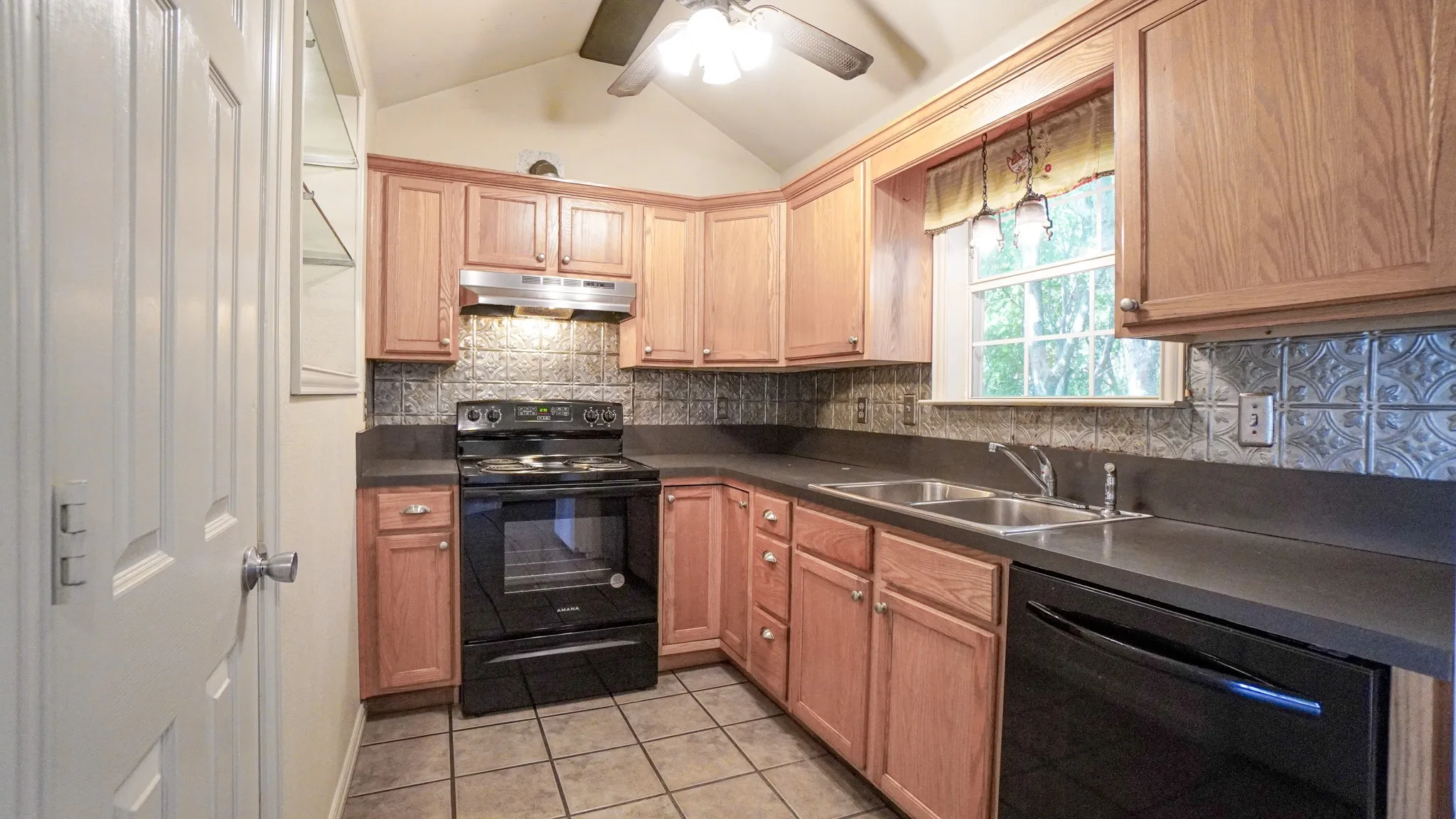 Single Family Residence For Rent in Rockwall County , 1044 N King Road, Fate, Texas 75189, 2 Bedroom, 1 Bathroom, Garage spaces, 864 Sqft, built in 2001, mls#21380903, Real Estate Agent in Fate, Homes For Rent in Rockwall county, Homes For Rent in Fate, Realtor in Fate Texas, Real Estate Brokerage Independent Realty Texas, Luminita Cordes Realtor