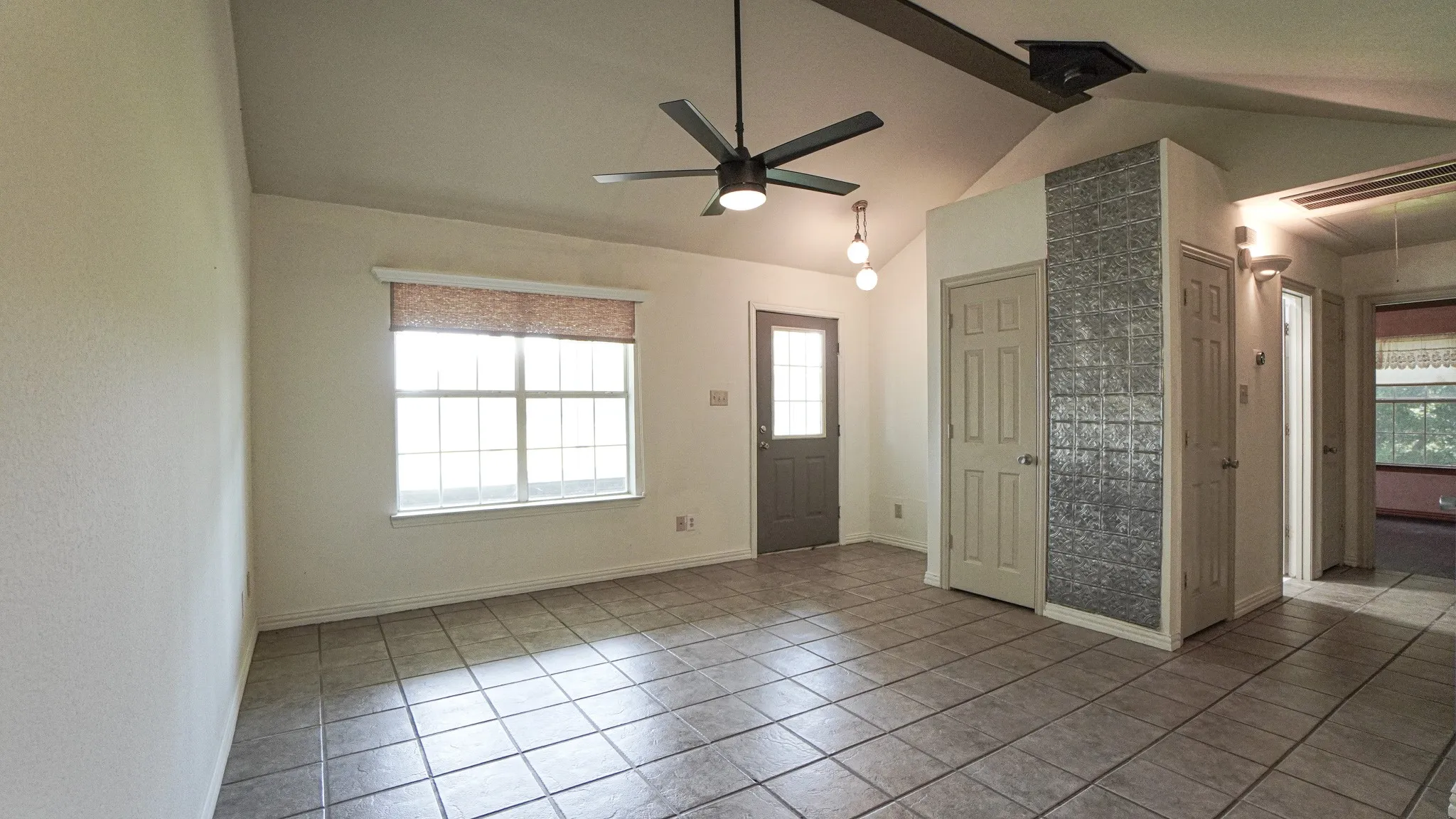 Single Family Residence For Rent in Rockwall County , 1044 N King Road, Fate, Texas 75189, 2 Bedroom, 1 Bathroom, Garage spaces, 864 Sqft, built in 2001, mls#21380903, Real Estate Agent in Fate, Homes For Rent in Rockwall county, Homes For Rent in Fate, Realtor in Fate Texas, Real Estate Brokerage Independent Realty Texas, Luminita Cordes Realtor