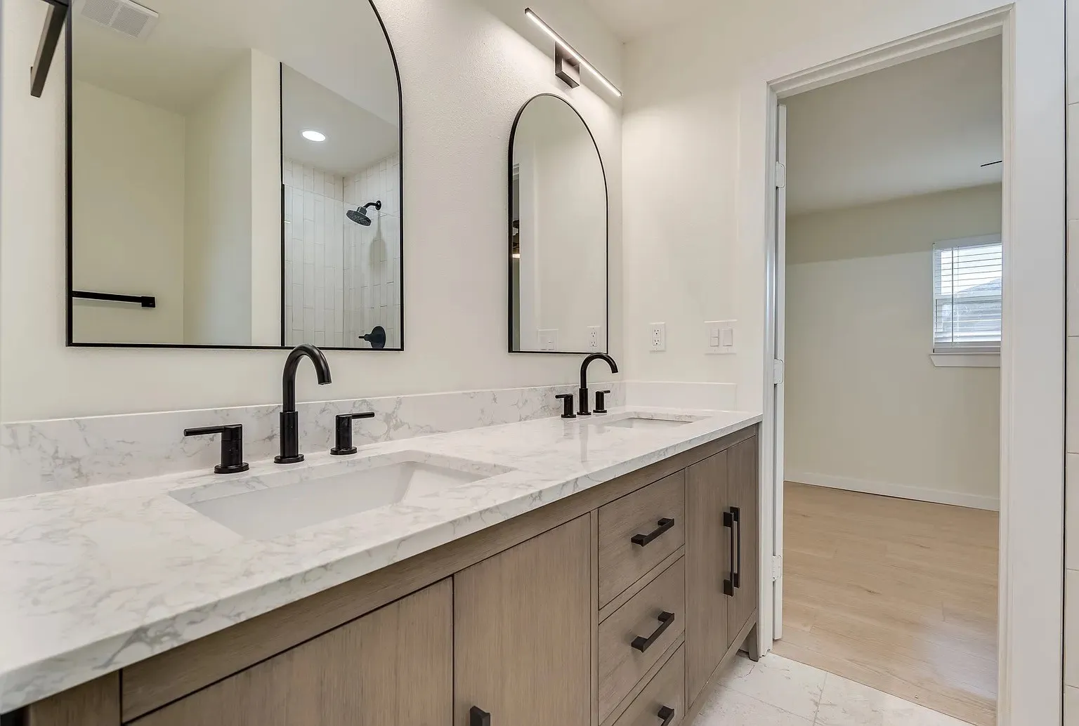 Townhouse For Rent in Dallas County , 2730 Golfing Green Drive, Farmers Branch, Texas 75234, 4 Bedroom, 3 Bathroom, Garage spaces, 1,740 Sqft, built in 1971, mls#21380918, Real Estate Agent in Farmers Branch, Homes For Rent in Dallas county, Homes For Rent in Farmers Branch, Realtor in Farmers Branch Texas, Real Estate Brokerage Independent Realty Texas, Luminita Cordes Realtor