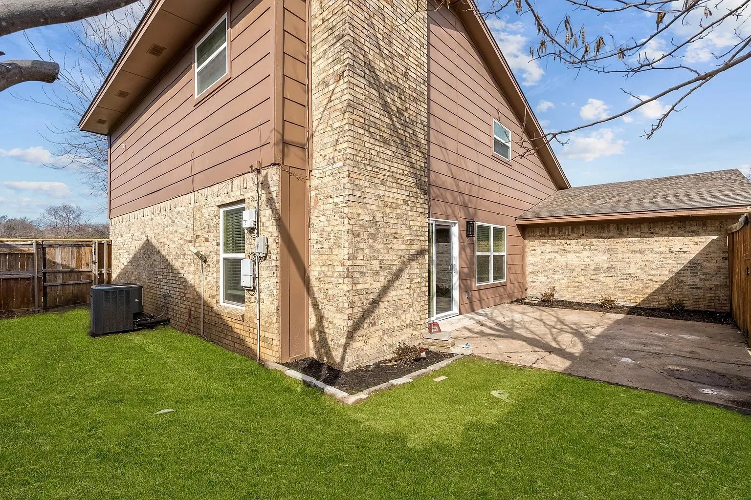 Townhouse For Rent in Dallas County , 2730 Golfing Green Drive, Farmers Branch, Texas 75234, 4 Bedroom, 3 Bathroom, Garage spaces, 1,740 Sqft, built in 1971, mls#21380918, Real Estate Agent in Farmers Branch, Homes For Rent in Dallas county, Homes For Rent in Farmers Branch, Realtor in Farmers Branch Texas, Real Estate Brokerage Independent Realty Texas, Luminita Cordes Realtor