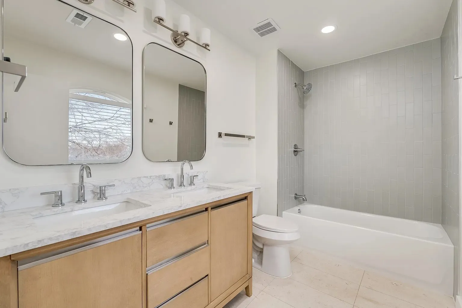 Townhouse For Rent in Dallas County , 2730 Golfing Green Drive, Farmers Branch, Texas 75234, 4 Bedroom, 3 Bathroom, Garage spaces, 1,740 Sqft, built in 1971, mls#21380918, Real Estate Agent in Farmers Branch, Homes For Rent in Dallas county, Homes For Rent in Farmers Branch, Realtor in Farmers Branch Texas, Real Estate Brokerage Independent Realty Texas, Luminita Cordes Realtor