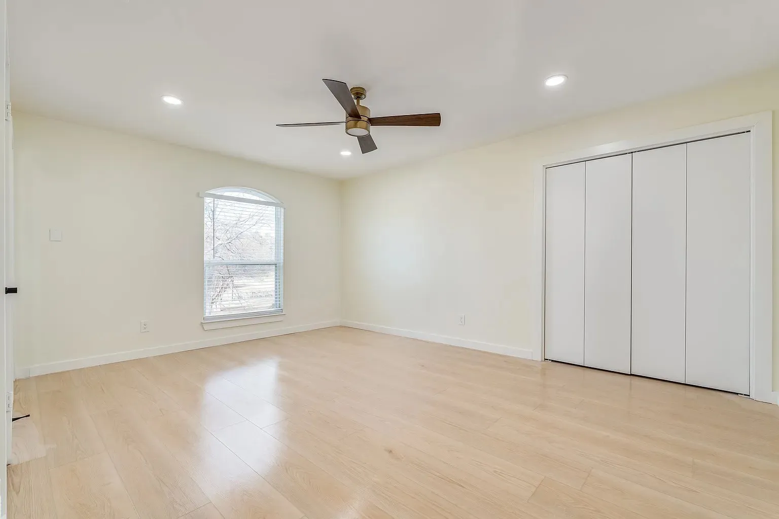 Townhouse For Rent in Dallas County , 2730 Golfing Green Drive, Farmers Branch, Texas 75234, 4 Bedroom, 3 Bathroom, Garage spaces, 1,740 Sqft, built in 1971, mls#21380918, Real Estate Agent in Farmers Branch, Homes For Rent in Dallas county, Homes For Rent in Farmers Branch, Realtor in Farmers Branch Texas, Real Estate Brokerage Independent Realty Texas, Luminita Cordes Realtor