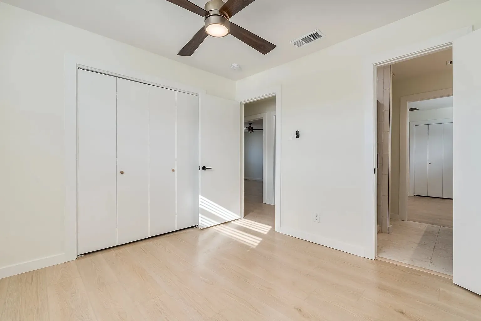 Townhouse For Rent in Dallas County , 2730 Golfing Green Drive, Farmers Branch, Texas 75234, 4 Bedroom, 3 Bathroom, Garage spaces, 1,740 Sqft, built in 1971, mls#21380918, Real Estate Agent in Farmers Branch, Homes For Rent in Dallas county, Homes For Rent in Farmers Branch, Realtor in Farmers Branch Texas, Real Estate Brokerage Independent Realty Texas, Luminita Cordes Realtor