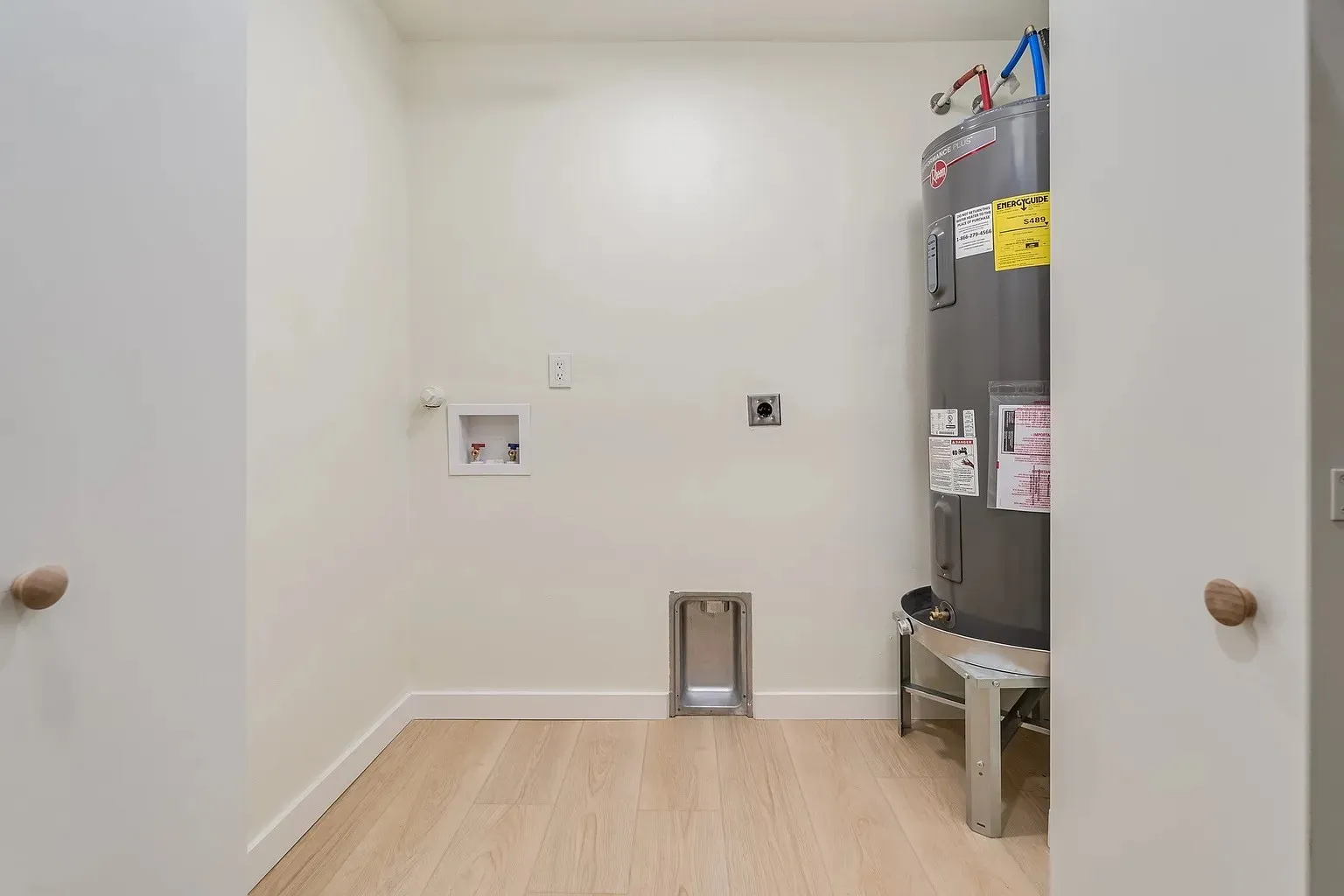 Townhouse For Rent in Dallas County , 2730 Golfing Green Drive, Farmers Branch, Texas 75234, 4 Bedroom, 3 Bathroom, Garage spaces, 1,740 Sqft, built in 1971, mls#21380918, Real Estate Agent in Farmers Branch, Homes For Rent in Dallas county, Homes For Rent in Farmers Branch, Realtor in Farmers Branch Texas, Real Estate Brokerage Independent Realty Texas, Luminita Cordes Realtor
