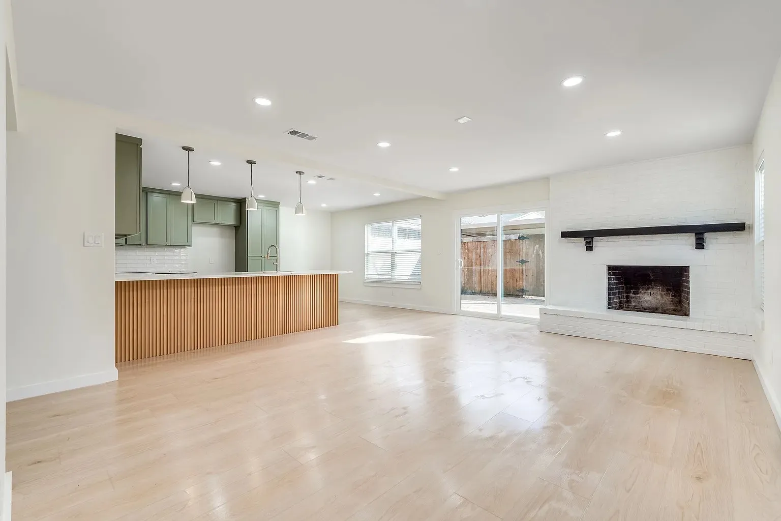 Townhouse For Rent in Dallas County , 2730 Golfing Green Drive, Farmers Branch, Texas 75234, 4 Bedroom, 3 Bathroom, Garage spaces, 1,740 Sqft, built in 1971, mls#21380918, Real Estate Agent in Farmers Branch, Homes For Rent in Dallas county, Homes For Rent in Farmers Branch, Realtor in Farmers Branch Texas, Real Estate Brokerage Independent Realty Texas, Luminita Cordes Realtor