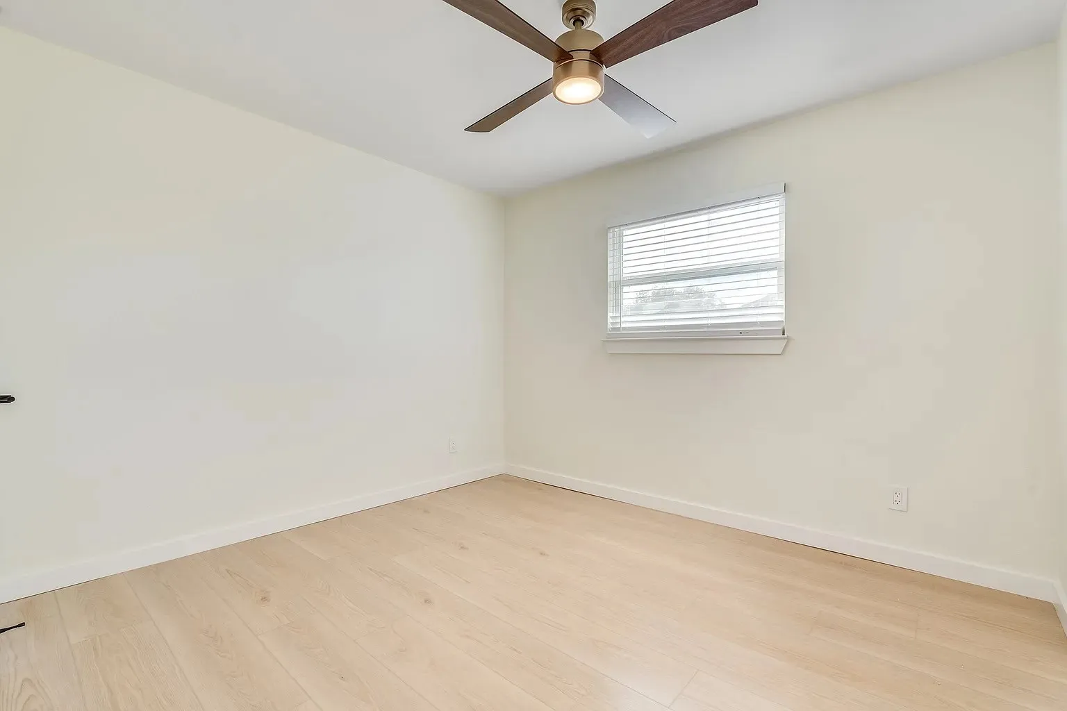 Townhouse For Rent in Dallas County , 2730 Golfing Green Drive, Farmers Branch, Texas 75234, 4 Bedroom, 3 Bathroom, Garage spaces, 1,740 Sqft, built in 1971, mls#21380918, Real Estate Agent in Farmers Branch, Homes For Rent in Dallas county, Homes For Rent in Farmers Branch, Realtor in Farmers Branch Texas, Real Estate Brokerage Independent Realty Texas, Luminita Cordes Realtor