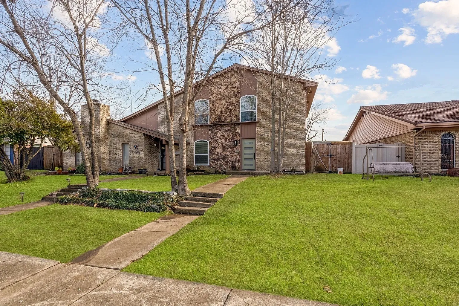 Townhouse For Rent in Dallas County , 2730 Golfing Green Drive, Farmers Branch, Texas 75234, 4 Bedroom, 3 Bathroom, Garage spaces, 1,740 Sqft, built in 1971, mls#21380918, Real Estate Agent in Farmers Branch, Homes For Rent in Dallas county, Homes For Rent in Farmers Branch, Realtor in Farmers Branch Texas, Real Estate Brokerage Independent Realty Texas, Luminita Cordes Realtor
