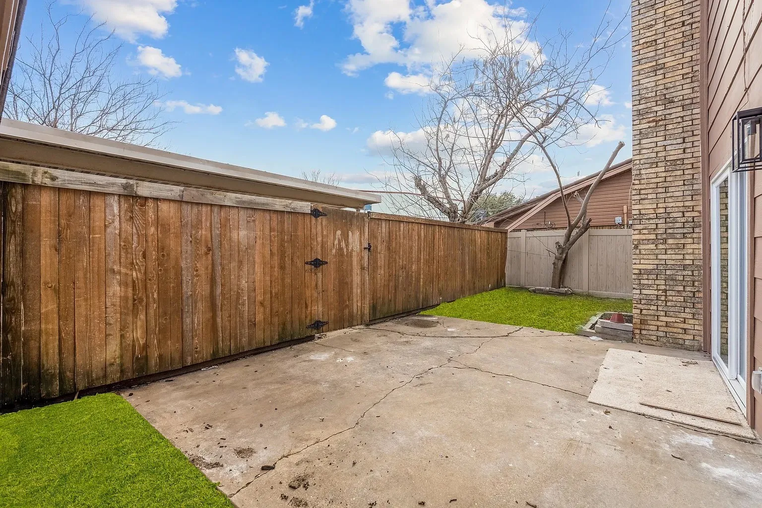 Townhouse For Rent in Dallas County , 2730 Golfing Green Drive, Farmers Branch, Texas 75234, 4 Bedroom, 3 Bathroom, Garage spaces, 1,740 Sqft, built in 1971, mls#21380918, Real Estate Agent in Farmers Branch, Homes For Rent in Dallas county, Homes For Rent in Farmers Branch, Realtor in Farmers Branch Texas, Real Estate Brokerage Independent Realty Texas, Luminita Cordes Realtor