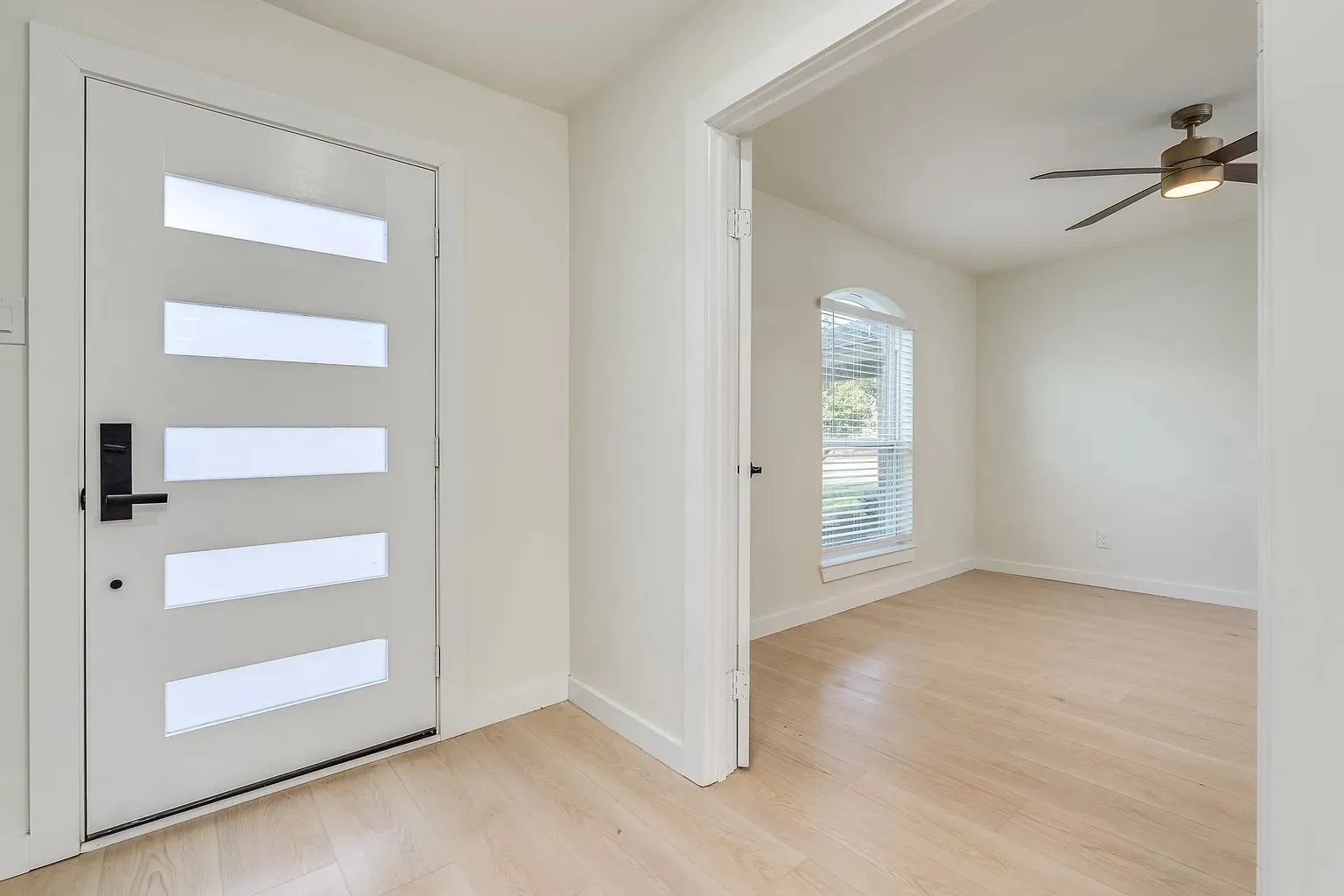 Townhouse For Rent in Dallas County , 2730 Golfing Green Drive, Farmers Branch, Texas 75234, 4 Bedroom, 3 Bathroom, Garage spaces, 1,740 Sqft, built in 1971, mls#21380918, Real Estate Agent in Farmers Branch, Homes For Rent in Dallas county, Homes For Rent in Farmers Branch, Realtor in Farmers Branch Texas, Real Estate Brokerage Independent Realty Texas, Luminita Cordes Realtor