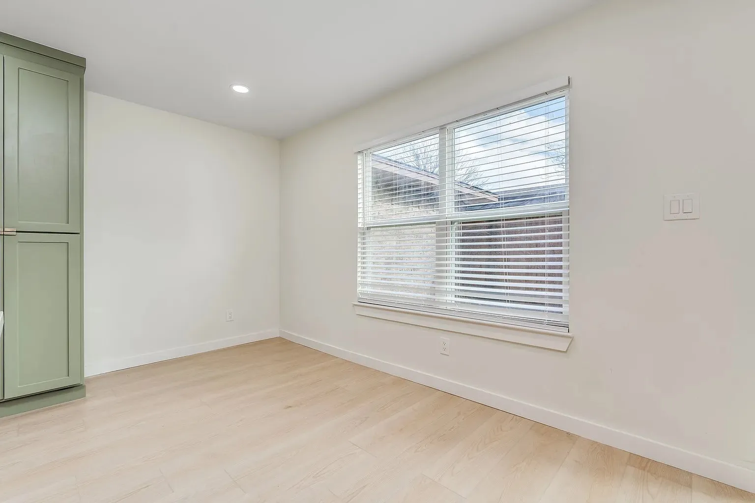 Townhouse For Rent in Dallas County , 2730 Golfing Green Drive, Farmers Branch, Texas 75234, 4 Bedroom, 3 Bathroom, Garage spaces, 1,740 Sqft, built in 1971, mls#21380918, Real Estate Agent in Farmers Branch, Homes For Rent in Dallas county, Homes For Rent in Farmers Branch, Realtor in Farmers Branch Texas, Real Estate Brokerage Independent Realty Texas, Luminita Cordes Realtor