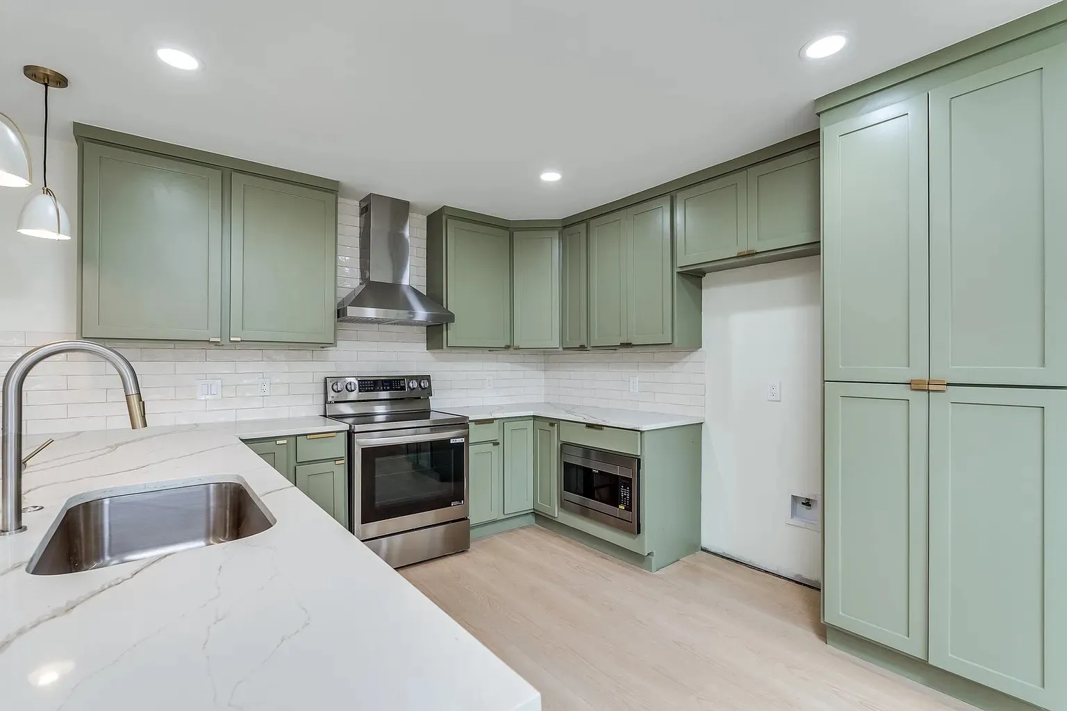 Townhouse For Rent in Dallas County , 2730 Golfing Green Drive, Farmers Branch, Texas 75234, 4 Bedroom, 3 Bathroom, Garage spaces, 1,740 Sqft, built in 1971, mls#21380918, Real Estate Agent in Farmers Branch, Homes For Rent in Dallas county, Homes For Rent in Farmers Branch, Realtor in Farmers Branch Texas, Real Estate Brokerage Independent Realty Texas, Luminita Cordes Realtor