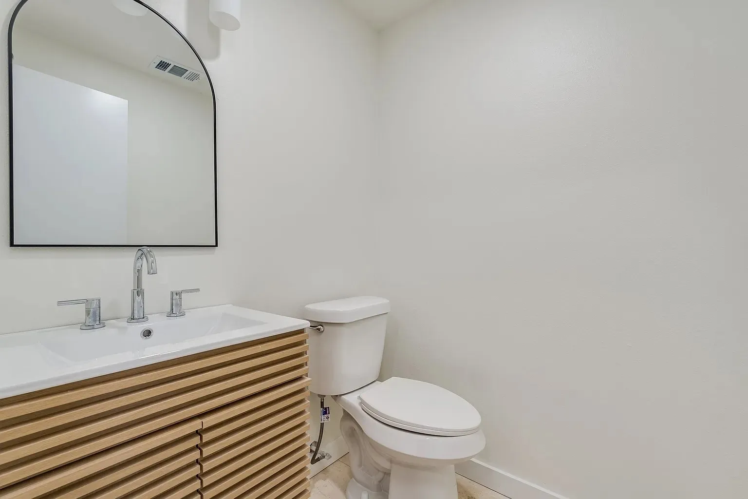 Townhouse For Rent in Dallas County , 2730 Golfing Green Drive, Farmers Branch, Texas 75234, 4 Bedroom, 3 Bathroom, Garage spaces, 1,740 Sqft, built in 1971, mls#21380918, Real Estate Agent in Farmers Branch, Homes For Rent in Dallas county, Homes For Rent in Farmers Branch, Realtor in Farmers Branch Texas, Real Estate Brokerage Independent Realty Texas, Luminita Cordes Realtor