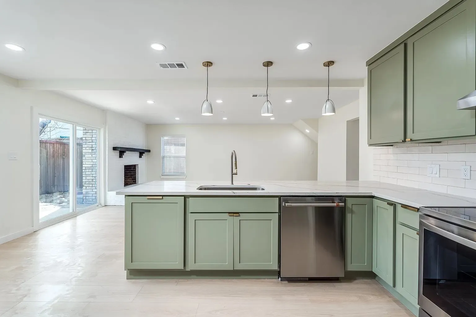 Townhouse For Rent in Dallas County , 2730 Golfing Green Drive, Farmers Branch, Texas 75234, 4 Bedroom, 3 Bathroom, Garage spaces, 1,740 Sqft, built in 1971, mls#21380918, Real Estate Agent in Farmers Branch, Homes For Rent in Dallas county, Homes For Rent in Farmers Branch, Realtor in Farmers Branch Texas, Real Estate Brokerage Independent Realty Texas, Luminita Cordes Realtor