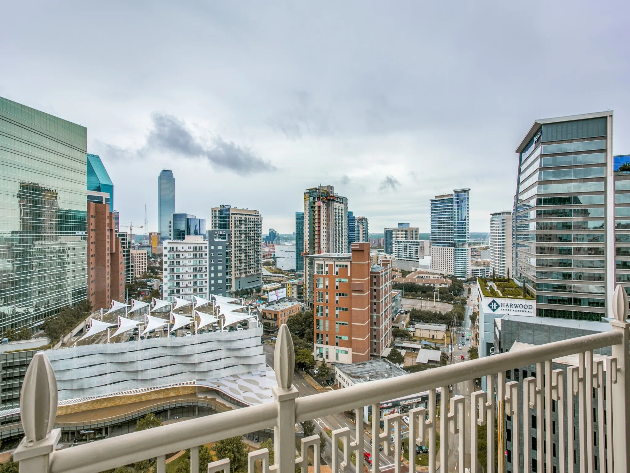 Condominium For Rent in Dallas County , 2555 N Pearl Street 1502, Dallas, Texas 75201, 2 Bedroom, 3 Bathroom, 2 Garage spaces, 2,164 Sqft, built in 2007, mls#21381209, Real Estate Agent in Dallas, Homes For Rent in Dallas county, Homes For Rent in Dallas, Realtor in Dallas Texas, Real Estate Brokerage Independent Realty Texas, Luminita Cordes Realtor