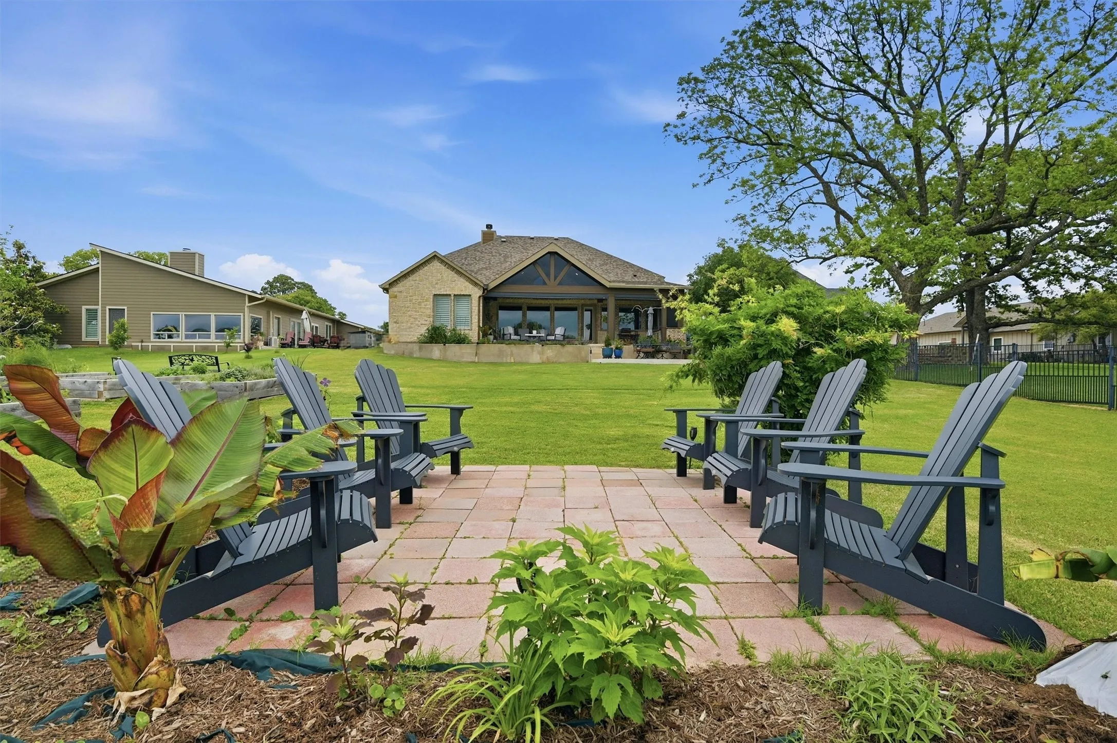 Single Family Residence For Sale in Cooke County , 613 Kiowa Drive W, Lake Kiowa, Texas 76240, 4 Bedroom, 5 Bathroom, 2 Garage spaces, 3,653 Sqft, built in 2021, mls#21381181, Real Estate Agent in Lake Kiowa, Homes For Sale in Cooke county, Homes For Sale in Lake Kiowa, Realtor in Lake Kiowa Texas, Real Estate Brokerage Independent Realty Texas, Luminita Cordes Realtor