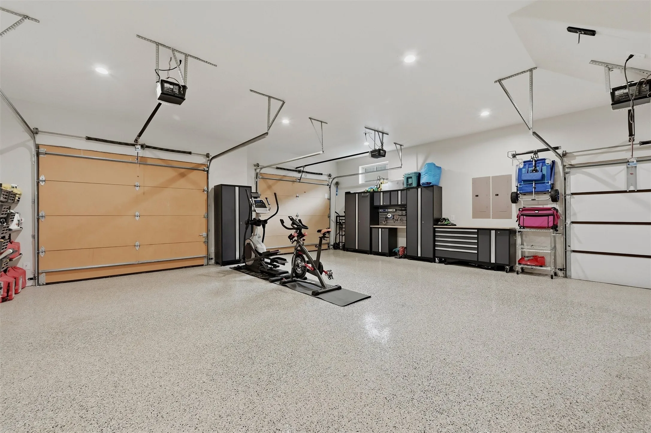 Single Family Residence For Sale in Cooke County , 613 Kiowa Drive W, Lake Kiowa, Texas 76240, 4 Bedroom, 5 Bathroom, 2 Garage spaces, 3,653 Sqft, built in 2021, mls#21381181, Real Estate Agent in Lake Kiowa, Homes For Sale in Cooke county, Homes For Sale in Lake Kiowa, Realtor in Lake Kiowa Texas, Real Estate Brokerage Independent Realty Texas, Luminita Cordes Realtor