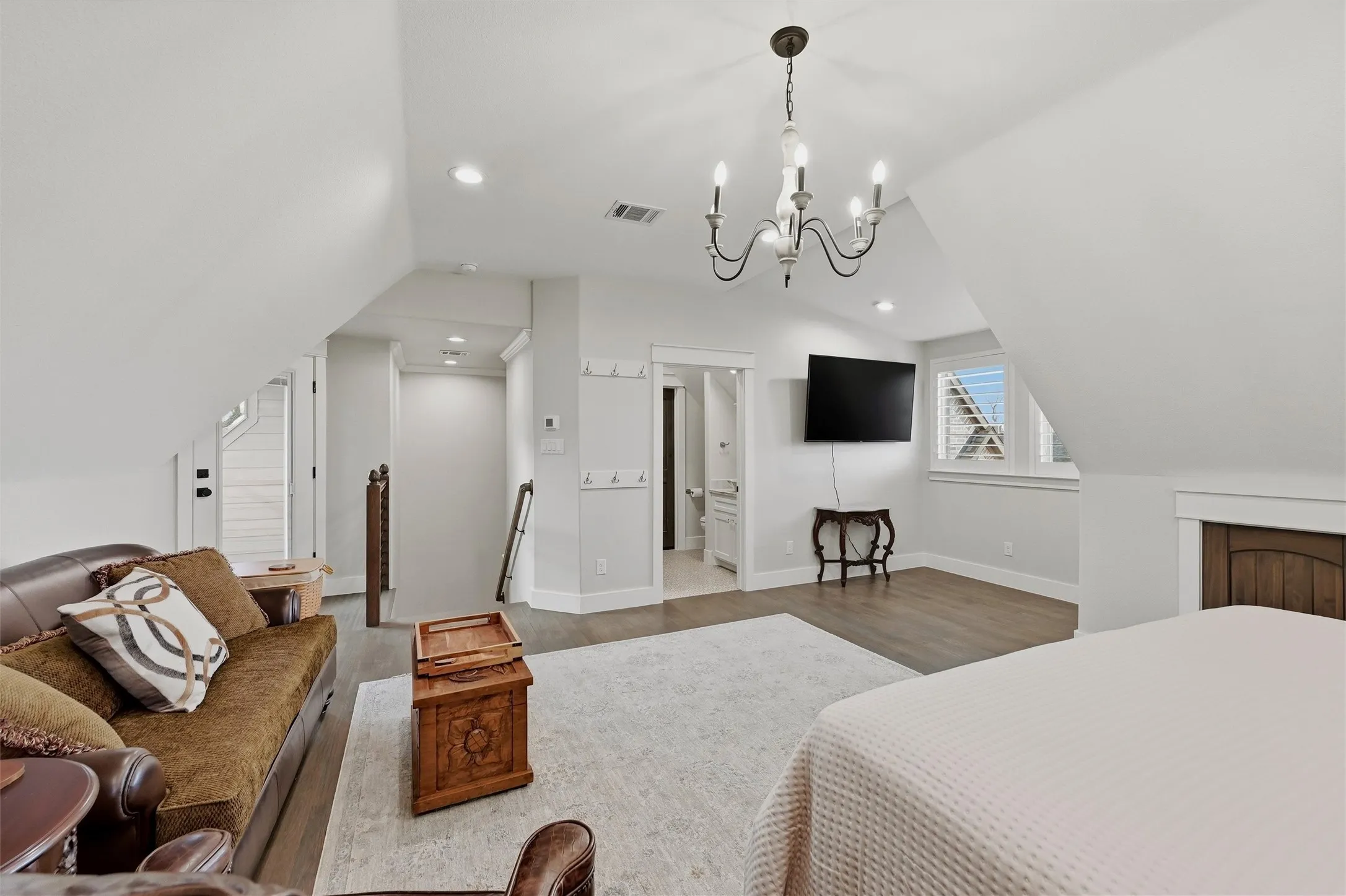 Single Family Residence For Sale in Cooke County , 613 Kiowa Drive W, Lake Kiowa, Texas 76240, 4 Bedroom, 5 Bathroom, 2 Garage spaces, 3,653 Sqft, built in 2021, mls#21381181, Real Estate Agent in Lake Kiowa, Homes For Sale in Cooke county, Homes For Sale in Lake Kiowa, Realtor in Lake Kiowa Texas, Real Estate Brokerage Independent Realty Texas, Luminita Cordes Realtor
