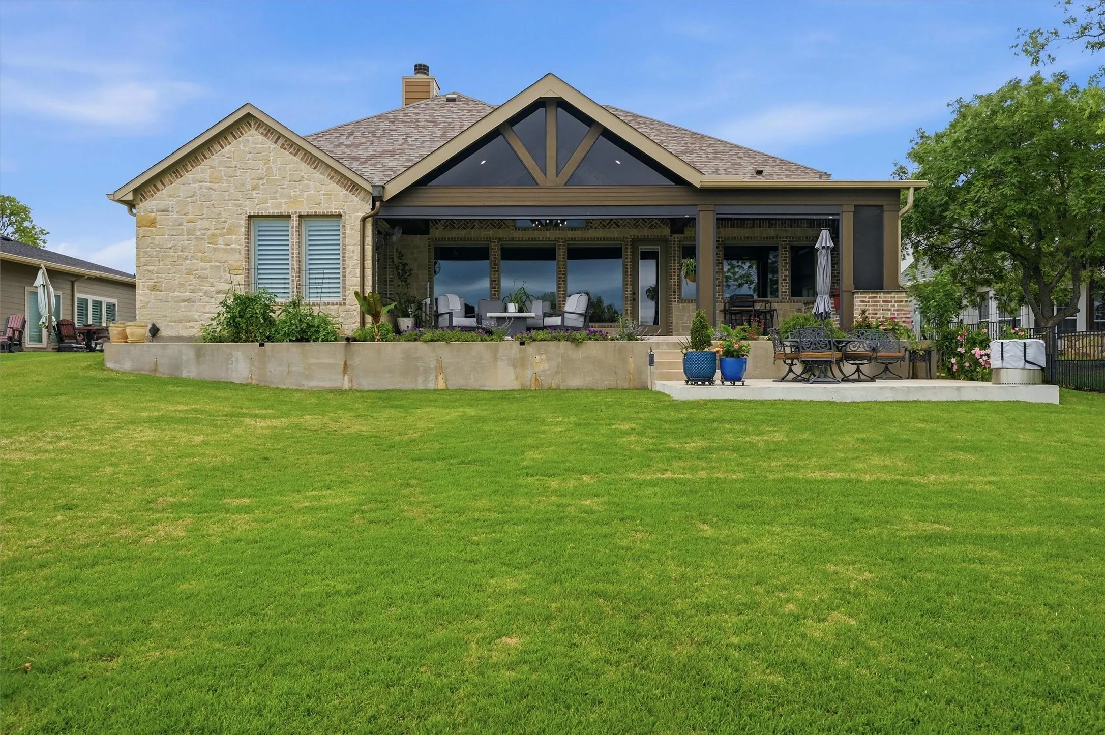 Single Family Residence For Sale in Cooke County , 613 Kiowa Drive W, Lake Kiowa, Texas 76240, 4 Bedroom, 5 Bathroom, 2 Garage spaces, 3,653 Sqft, built in 2021, mls#21381181, Real Estate Agent in Lake Kiowa, Homes For Sale in Cooke county, Homes For Sale in Lake Kiowa, Realtor in Lake Kiowa Texas, Real Estate Brokerage Independent Realty Texas, Luminita Cordes Realtor