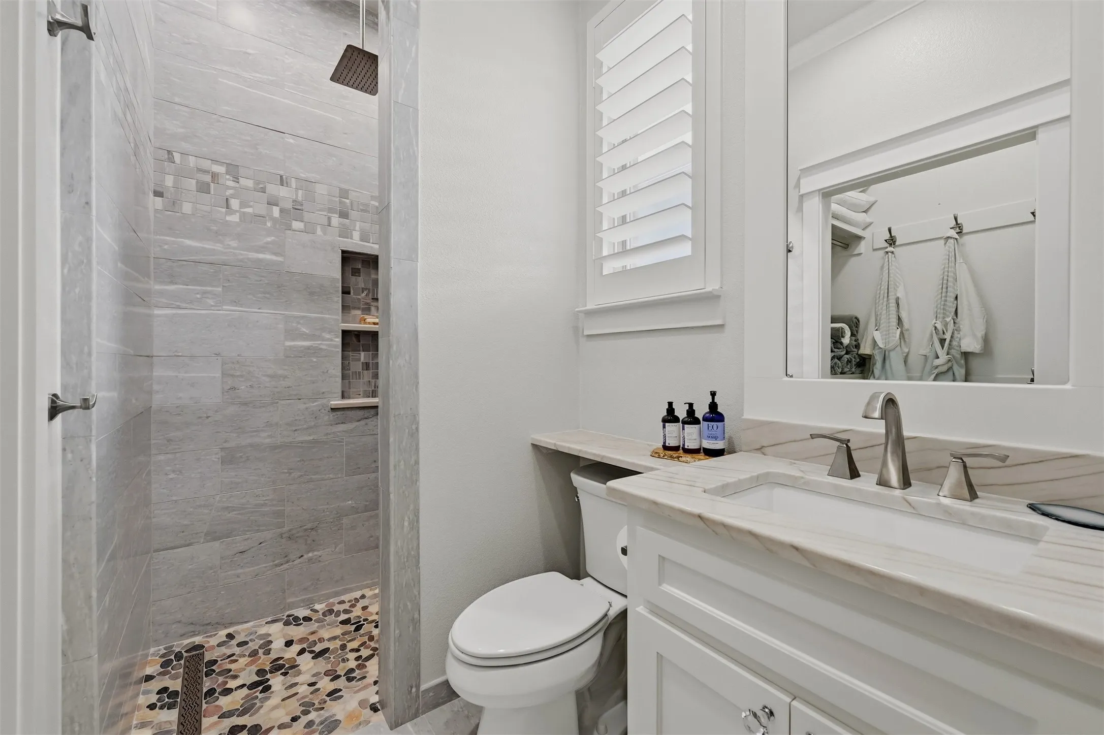 Single Family Residence For Sale in Cooke County , 613 Kiowa Drive W, Lake Kiowa, Texas 76240, 4 Bedroom, 5 Bathroom, 2 Garage spaces, 3,653 Sqft, built in 2021, mls#21381181, Real Estate Agent in Lake Kiowa, Homes For Sale in Cooke county, Homes For Sale in Lake Kiowa, Realtor in Lake Kiowa Texas, Real Estate Brokerage Independent Realty Texas, Luminita Cordes Realtor