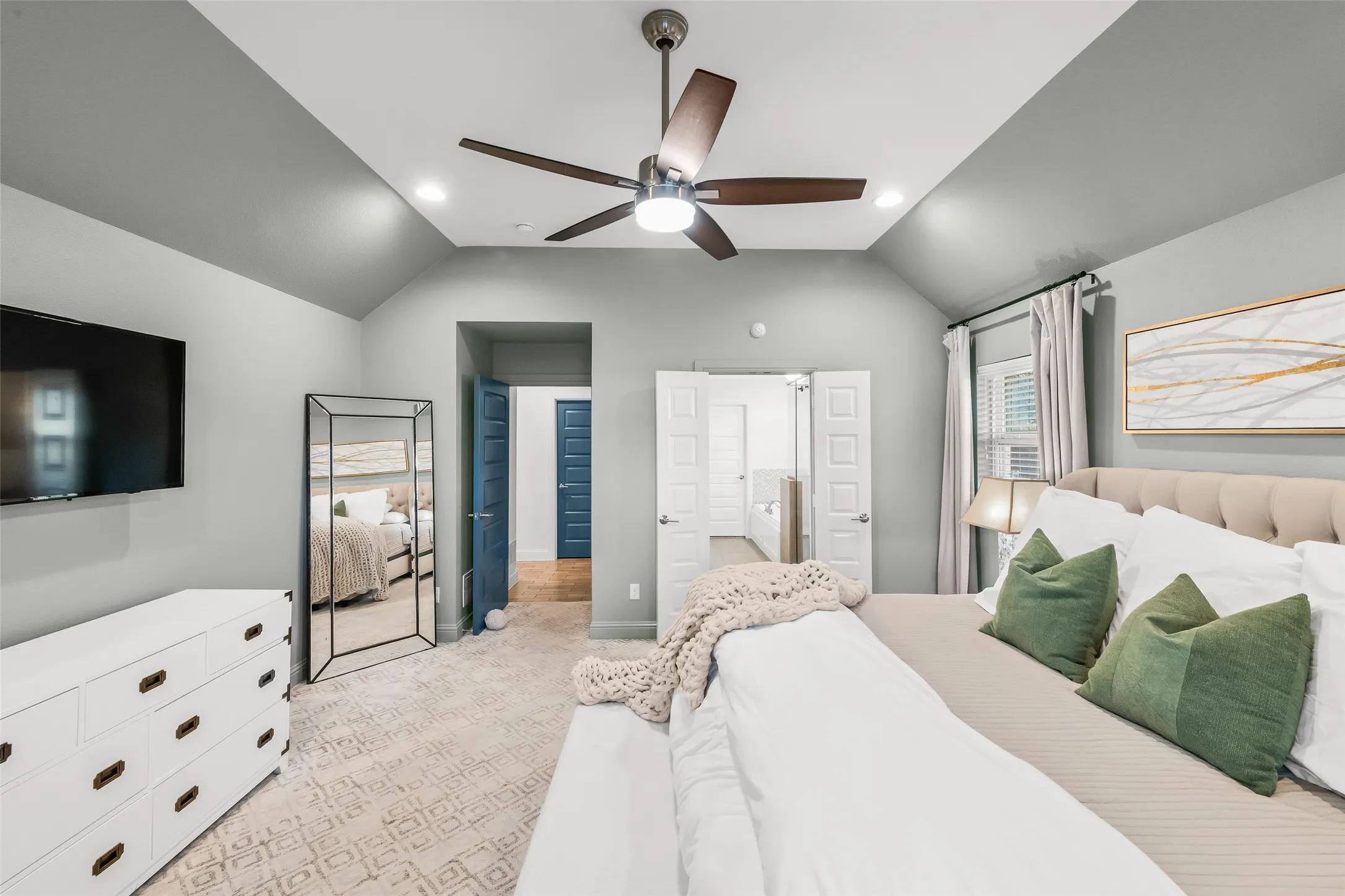 Single Family Residence For Sale in Tarrant County , 6500 Dakar Road W, Fort Worth, Texas 76116, 4 Bedroom, 4 Bathroom, 2 Garage spaces, 2,977 Sqft, built in 1961, mls#21374890, Real Estate Agent in Fort Worth, Homes For Sale in Tarrant county, Homes For Sale in Fort Worth, Realtor in Fort Worth Texas, Real Estate Brokerage Independent Realty Texas, Luminita Cordes Realtor