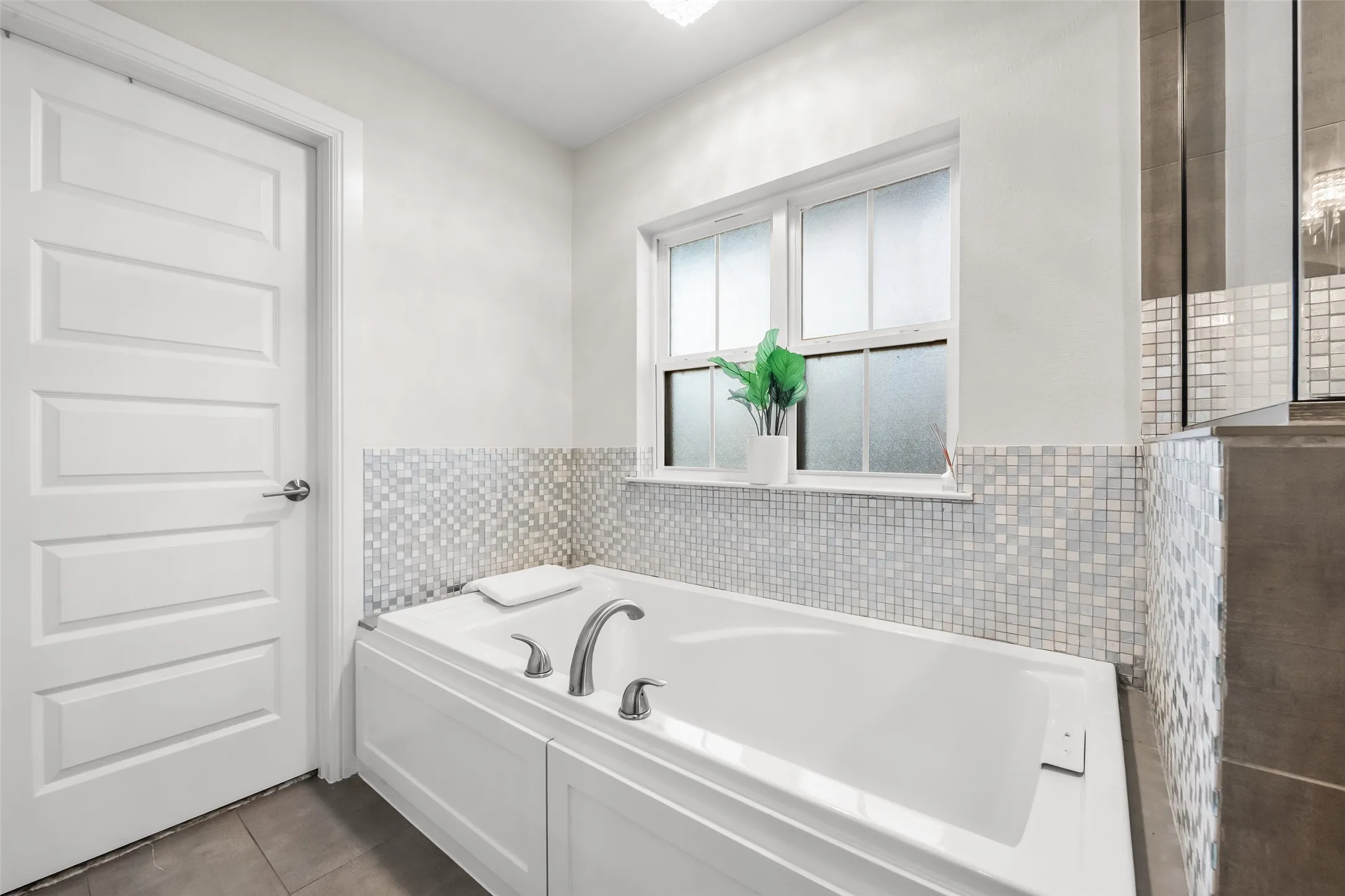 Single Family Residence For Sale in Tarrant County , 6500 Dakar Road W, Fort Worth, Texas 76116, 4 Bedroom, 4 Bathroom, 2 Garage spaces, 2,977 Sqft, built in 1961, mls#21374890, Real Estate Agent in Fort Worth, Homes For Sale in Tarrant county, Homes For Sale in Fort Worth, Realtor in Fort Worth Texas, Real Estate Brokerage Independent Realty Texas, Luminita Cordes Realtor