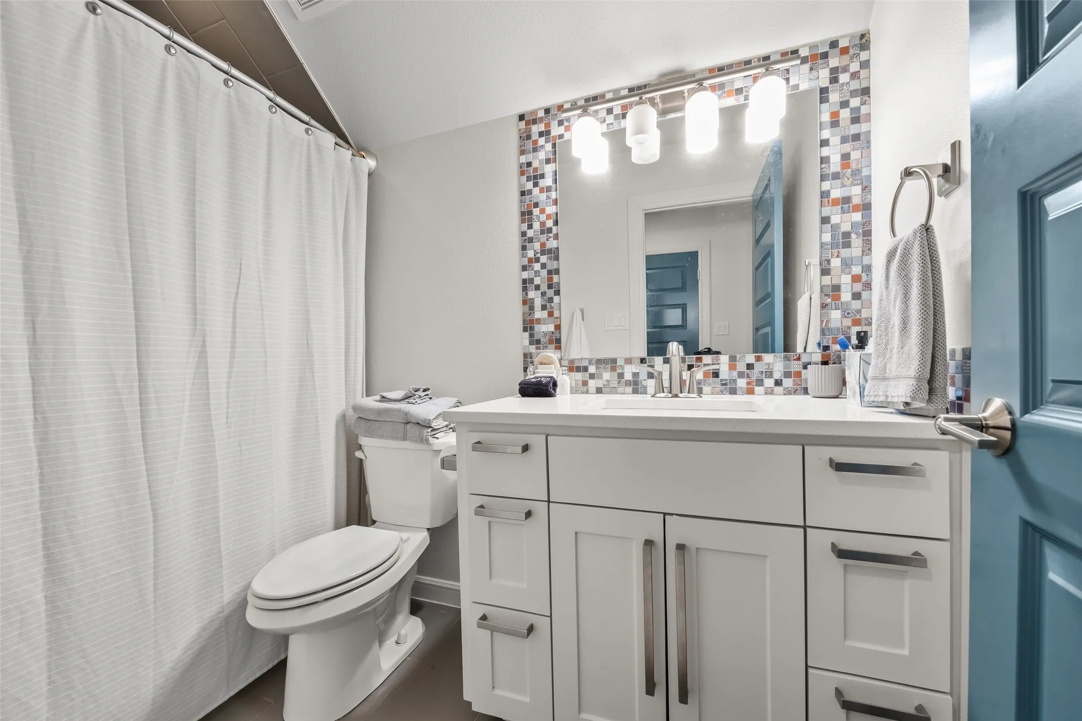 Single Family Residence For Sale in Tarrant County , 6500 Dakar Road W, Fort Worth, Texas 76116, 4 Bedroom, 4 Bathroom, 2 Garage spaces, 2,977 Sqft, built in 1961, mls#21374890, Real Estate Agent in Fort Worth, Homes For Sale in Tarrant county, Homes For Sale in Fort Worth, Realtor in Fort Worth Texas, Real Estate Brokerage Independent Realty Texas, Luminita Cordes Realtor