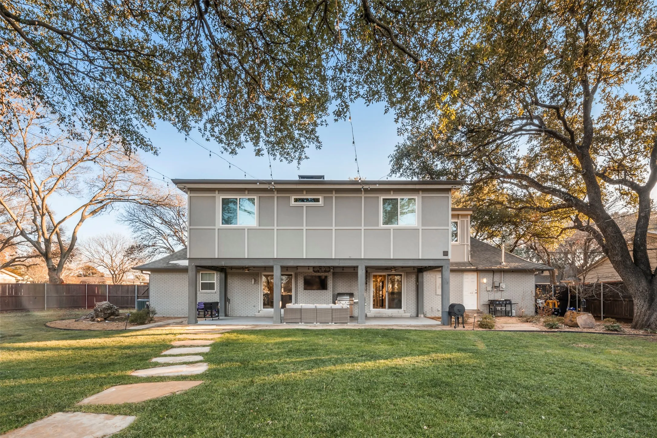 Single Family Residence For Sale in Tarrant County , 6500 Dakar Road W, Fort Worth, Texas 76116, 4 Bedroom, 4 Bathroom, 2 Garage spaces, 2,977 Sqft, built in 1961, mls#21374890, Real Estate Agent in Fort Worth, Homes For Sale in Tarrant county, Homes For Sale in Fort Worth, Realtor in Fort Worth Texas, Real Estate Brokerage Independent Realty Texas, Luminita Cordes Realtor