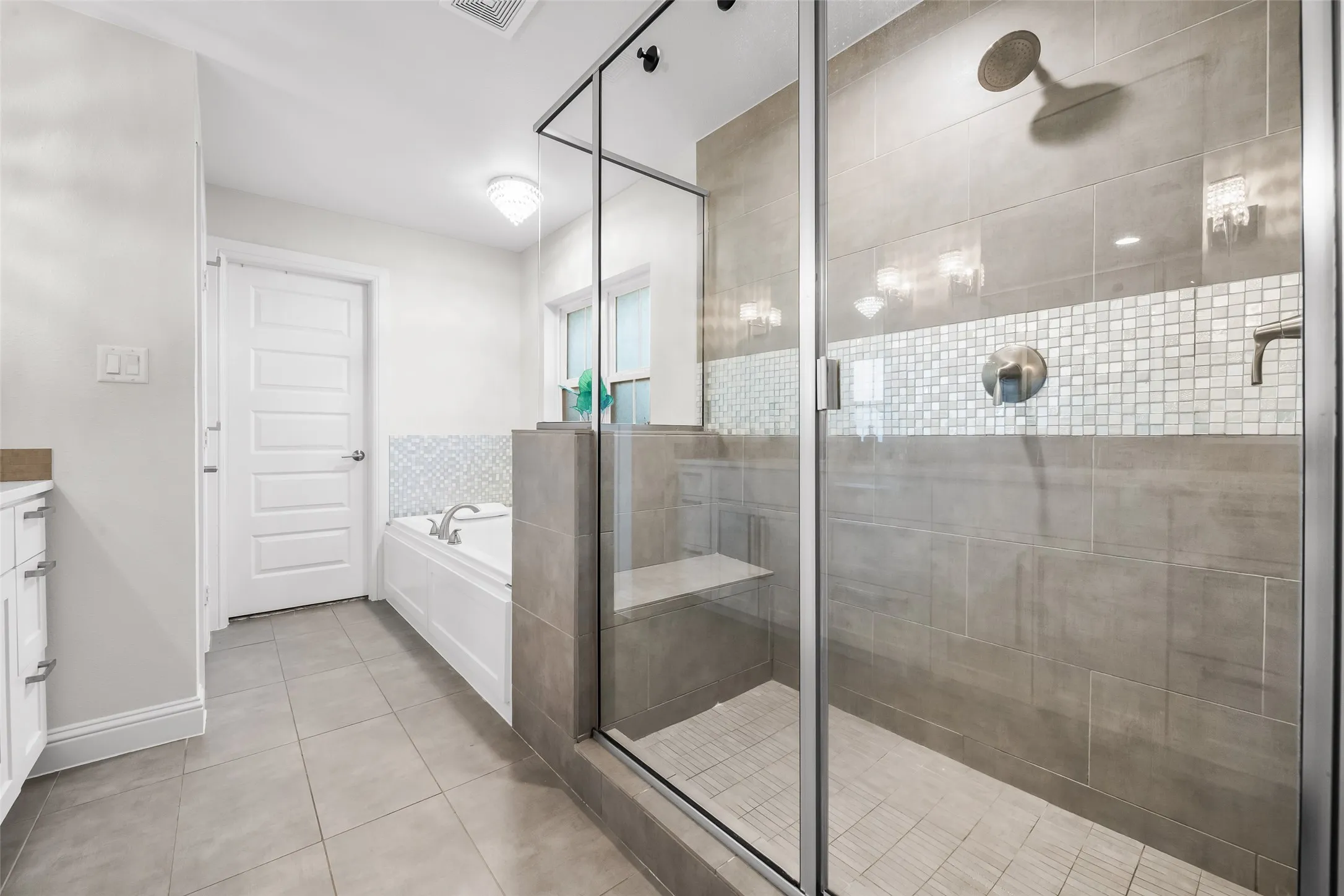 Single Family Residence For Sale in Tarrant County , 6500 Dakar Road W, Fort Worth, Texas 76116, 4 Bedroom, 4 Bathroom, 2 Garage spaces, 2,977 Sqft, built in 1961, mls#21374890, Real Estate Agent in Fort Worth, Homes For Sale in Tarrant county, Homes For Sale in Fort Worth, Realtor in Fort Worth Texas, Real Estate Brokerage Independent Realty Texas, Luminita Cordes Realtor