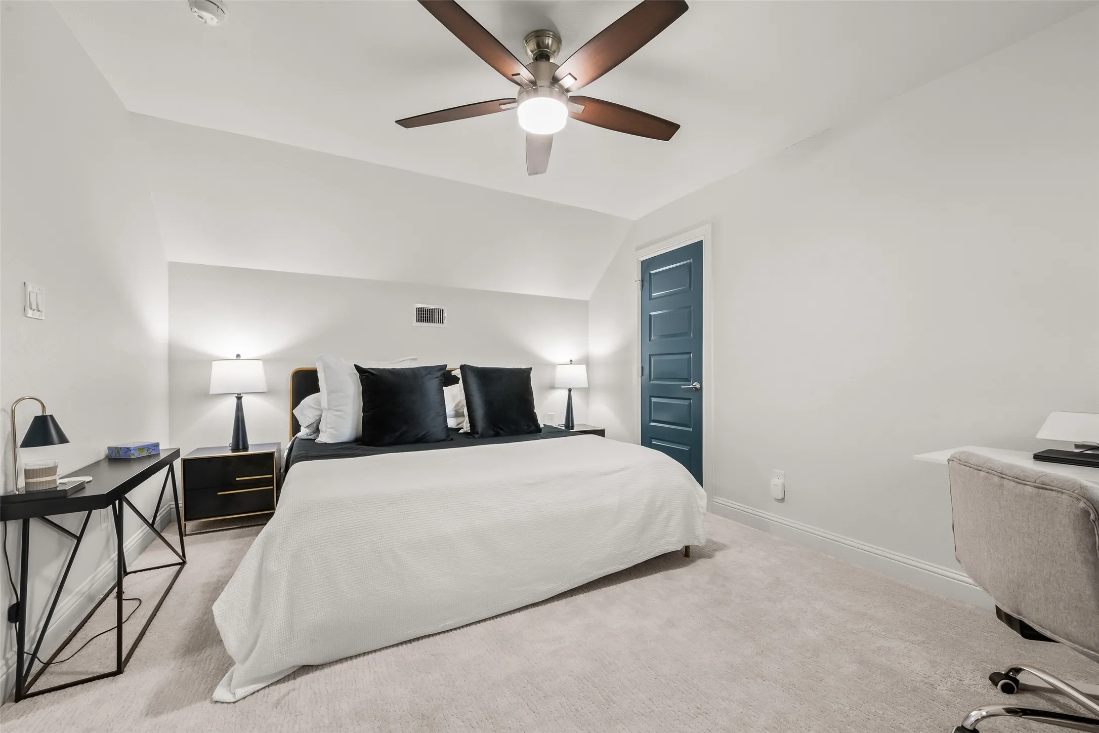 Single Family Residence For Sale in Tarrant County , 6500 Dakar Road W, Fort Worth, Texas 76116, 4 Bedroom, 4 Bathroom, 2 Garage spaces, 2,977 Sqft, built in 1961, mls#21374890, Real Estate Agent in Fort Worth, Homes For Sale in Tarrant county, Homes For Sale in Fort Worth, Realtor in Fort Worth Texas, Real Estate Brokerage Independent Realty Texas, Luminita Cordes Realtor