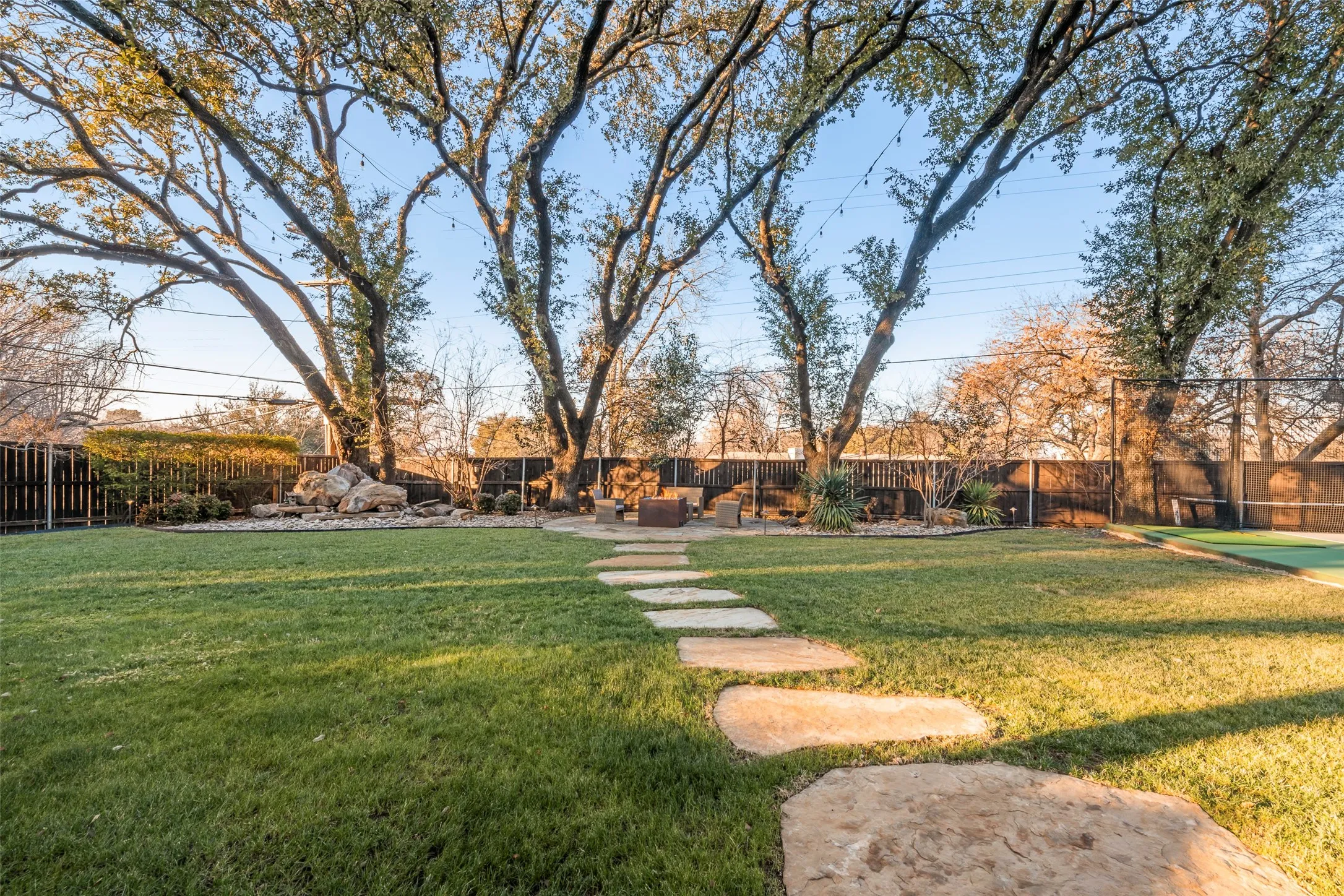 Single Family Residence For Sale in Tarrant County , 6500 Dakar Road W, Fort Worth, Texas 76116, 4 Bedroom, 4 Bathroom, 2 Garage spaces, 2,977 Sqft, built in 1961, mls#21374890, Real Estate Agent in Fort Worth, Homes For Sale in Tarrant county, Homes For Sale in Fort Worth, Realtor in Fort Worth Texas, Real Estate Brokerage Independent Realty Texas, Luminita Cordes Realtor