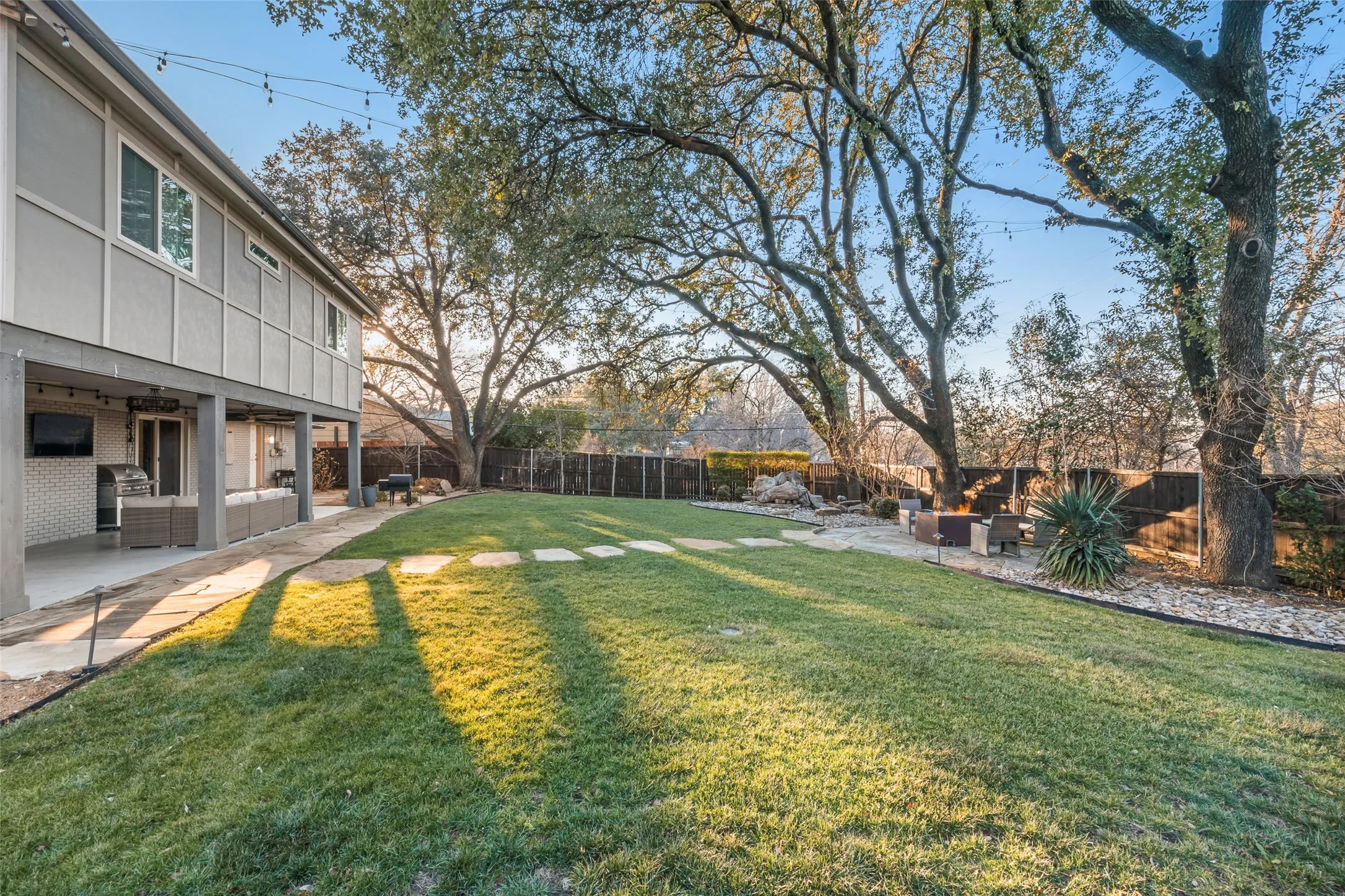 Single Family Residence For Sale in Tarrant County , 6500 Dakar Road W, Fort Worth, Texas 76116, 4 Bedroom, 4 Bathroom, 2 Garage spaces, 2,977 Sqft, built in 1961, mls#21374890, Real Estate Agent in Fort Worth, Homes For Sale in Tarrant county, Homes For Sale in Fort Worth, Realtor in Fort Worth Texas, Real Estate Brokerage Independent Realty Texas, Luminita Cordes Realtor