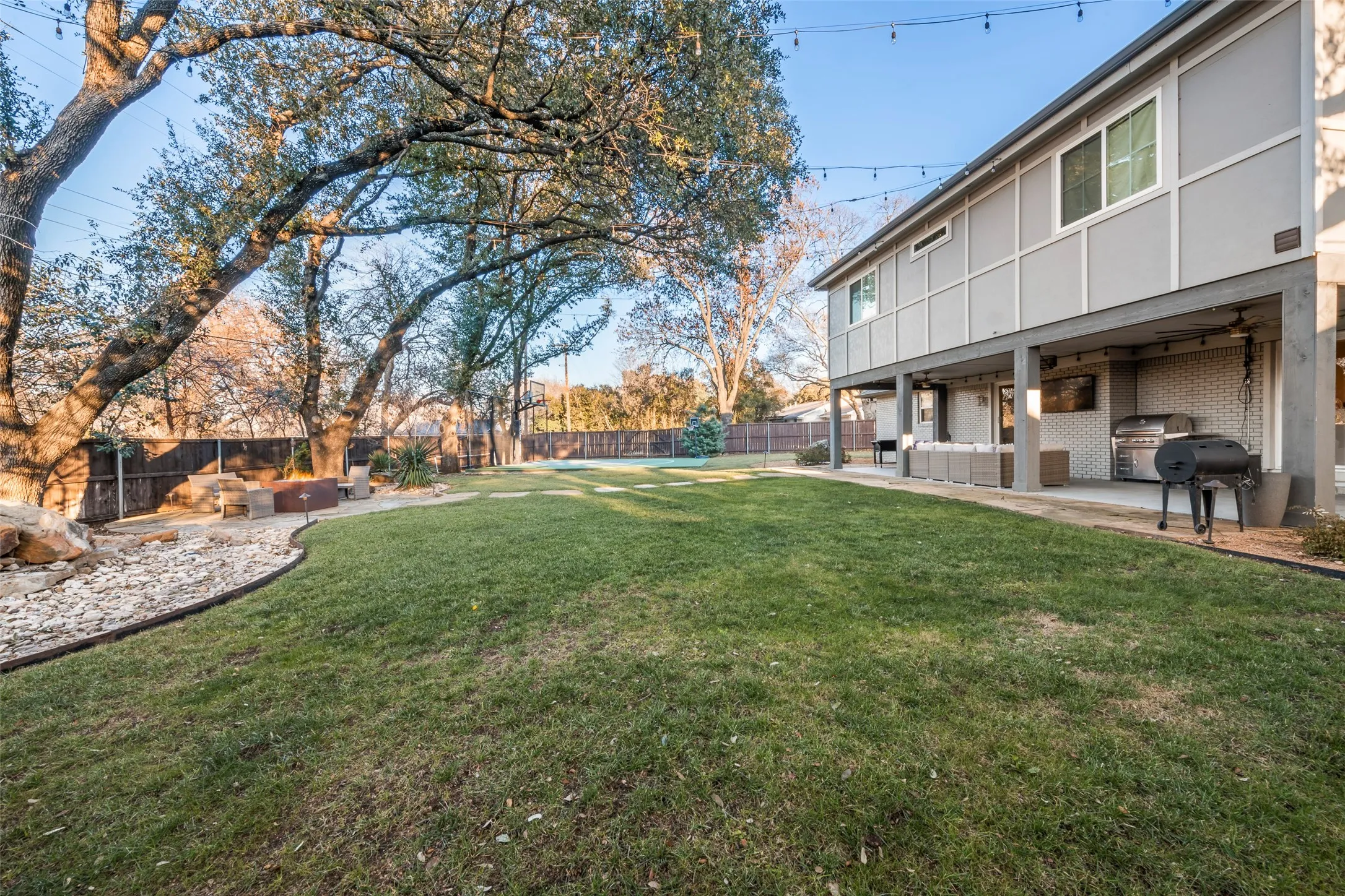 Single Family Residence For Sale in Tarrant County , 6500 Dakar Road W, Fort Worth, Texas 76116, 4 Bedroom, 4 Bathroom, 2 Garage spaces, 2,977 Sqft, built in 1961, mls#21374890, Real Estate Agent in Fort Worth, Homes For Sale in Tarrant county, Homes For Sale in Fort Worth, Realtor in Fort Worth Texas, Real Estate Brokerage Independent Realty Texas, Luminita Cordes Realtor