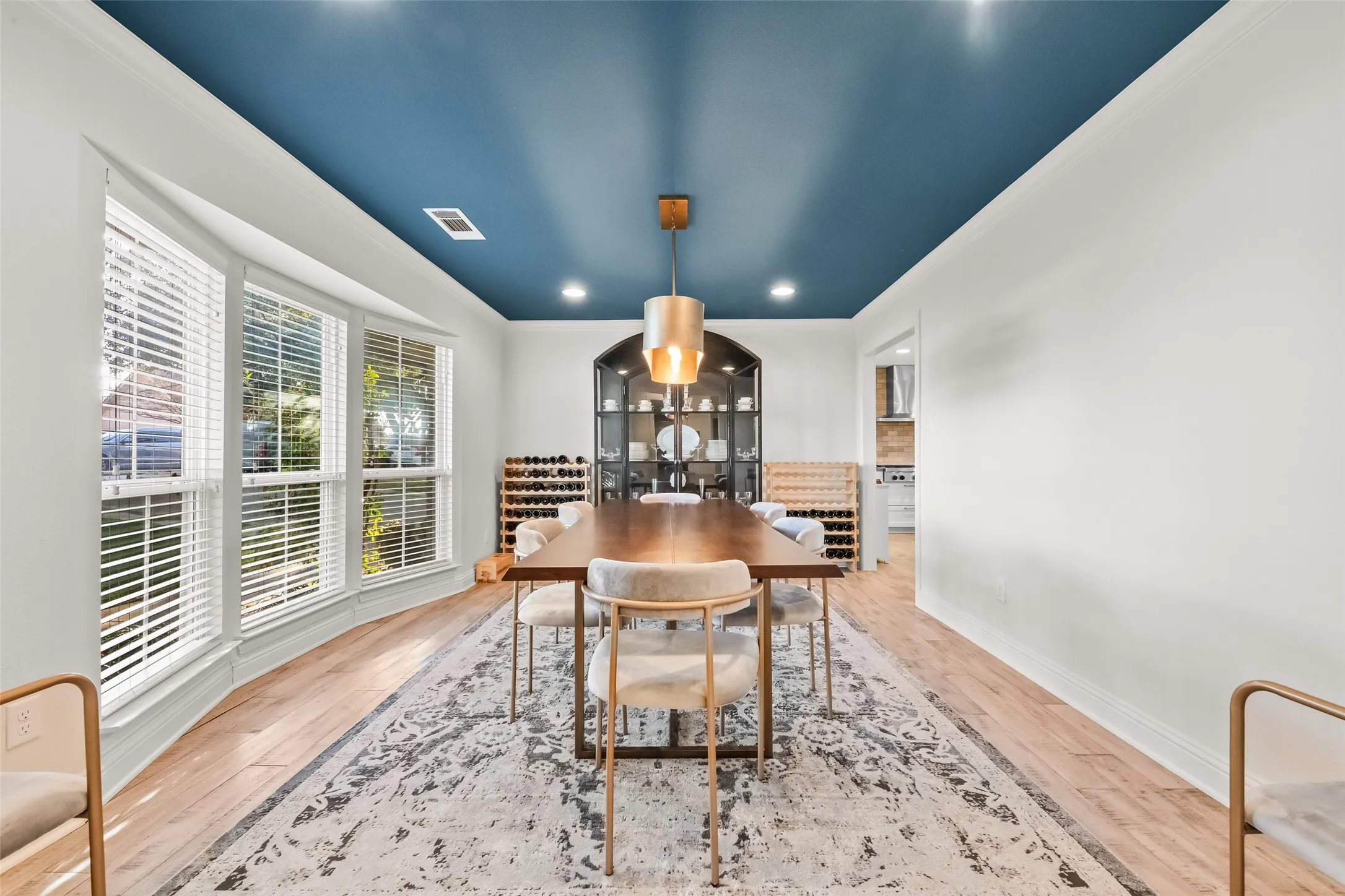 Single Family Residence For Sale in Tarrant County , 6500 Dakar Road W, Fort Worth, Texas 76116, 4 Bedroom, 4 Bathroom, 2 Garage spaces, 2,977 Sqft, built in 1961, mls#21374890, Real Estate Agent in Fort Worth, Homes For Sale in Tarrant county, Homes For Sale in Fort Worth, Realtor in Fort Worth Texas, Real Estate Brokerage Independent Realty Texas, Luminita Cordes Realtor