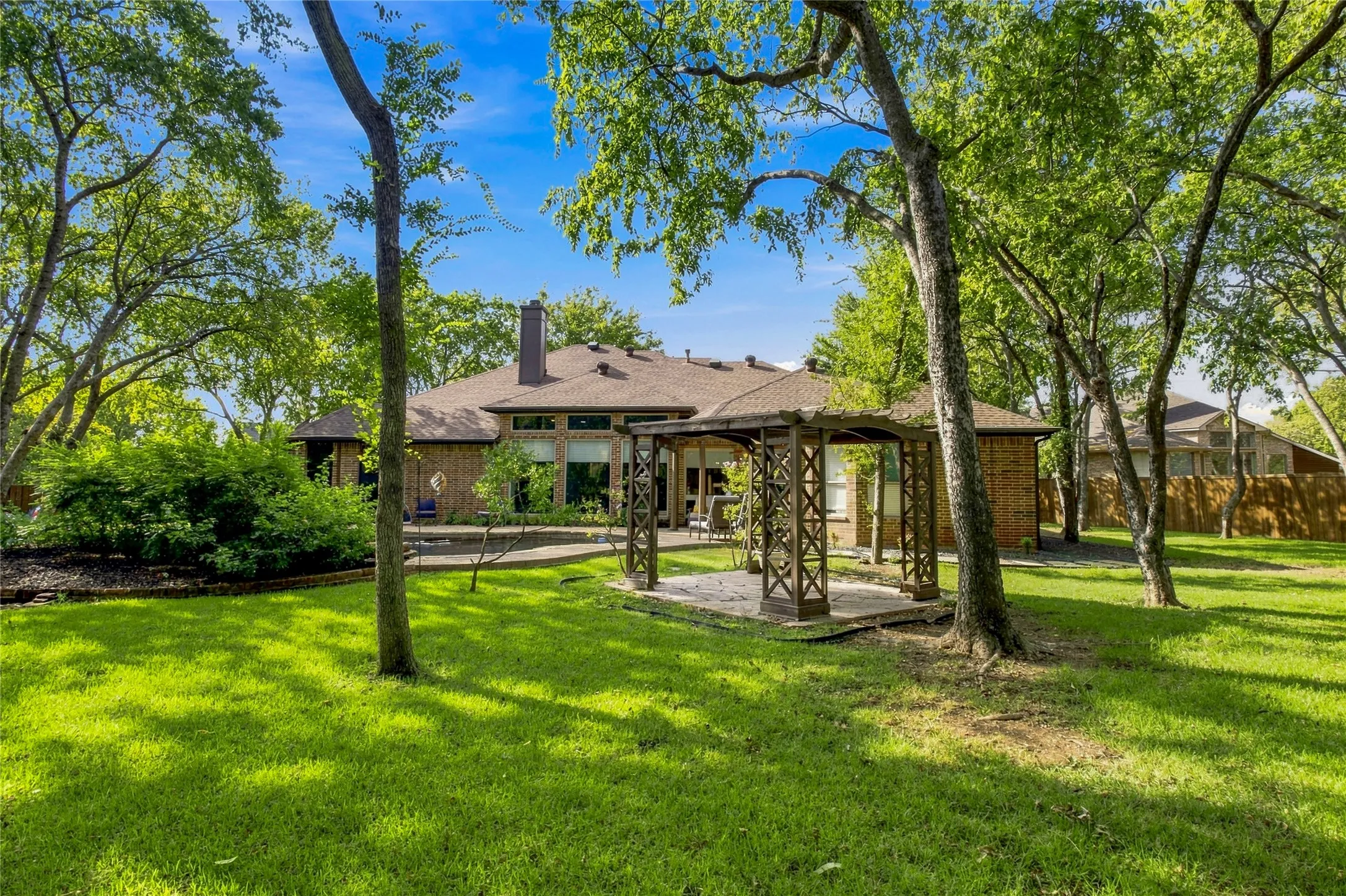 Single Family Residence For Sale in Denton County , 2105 Heather Ridge Court, Flower Mound, Texas 75028, 4 Bedroom, 3 Bathroom, 3 Garage spaces, 3,490 Sqft, built in 1999, mls#21375481, Real Estate Agent in Flower Mound, Homes For Sale in Denton county, Homes For Sale in Flower Mound, Realtor in Flower Mound Texas, Real Estate Brokerage Independent Realty Texas, Luminita Cordes Realtor
