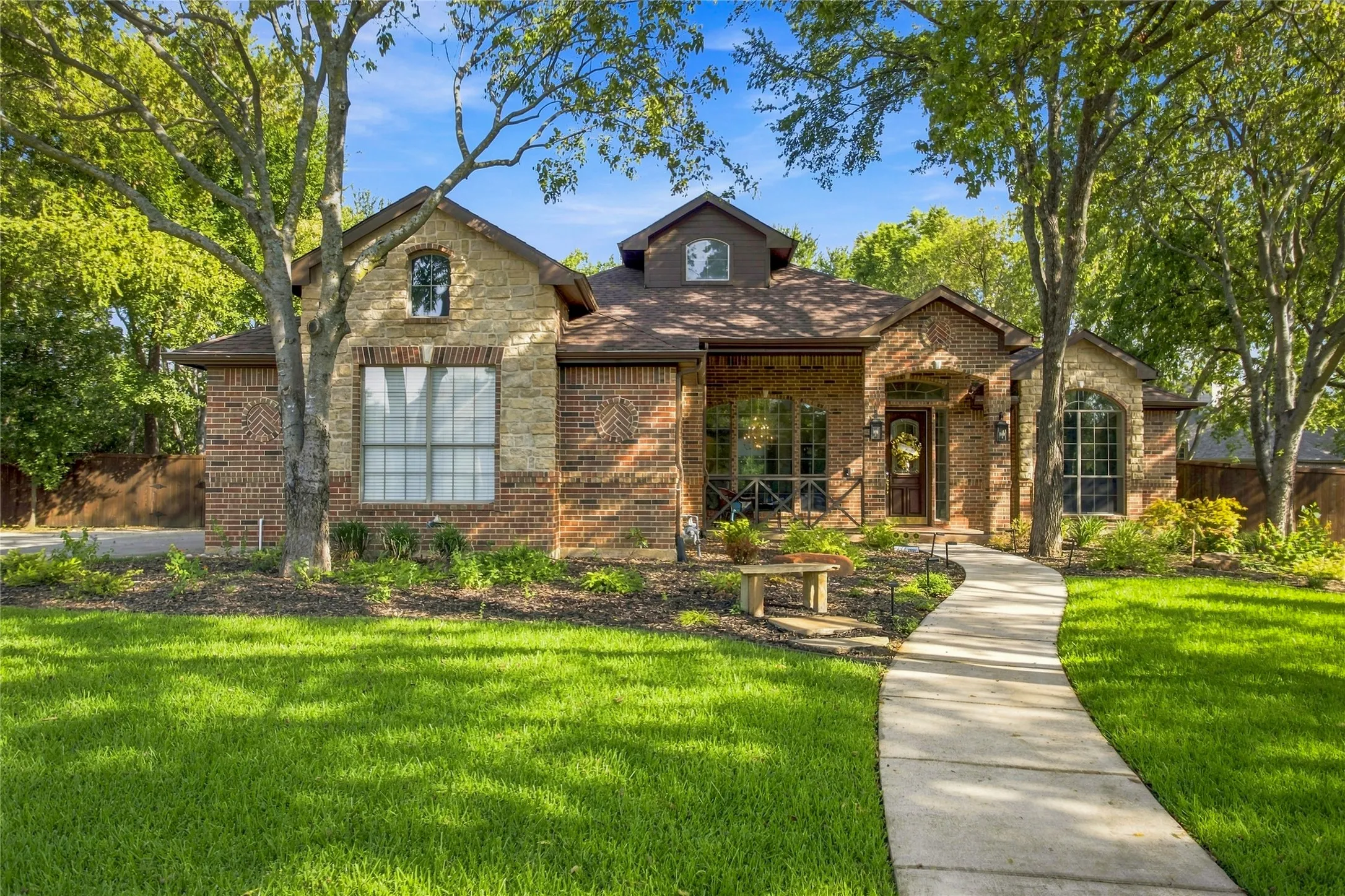 Single Family Residence For Sale in Denton County , 2105 Heather Ridge Court, Flower Mound, Texas 75028, 4 Bedroom, 3 Bathroom, 3 Garage spaces, 3,490 Sqft, built in 1999, mls#21375481, Real Estate Agent in Flower Mound, Homes For Sale in Denton county, Homes For Sale in Flower Mound, Realtor in Flower Mound Texas, Real Estate Brokerage Independent Realty Texas, Luminita Cordes Realtor