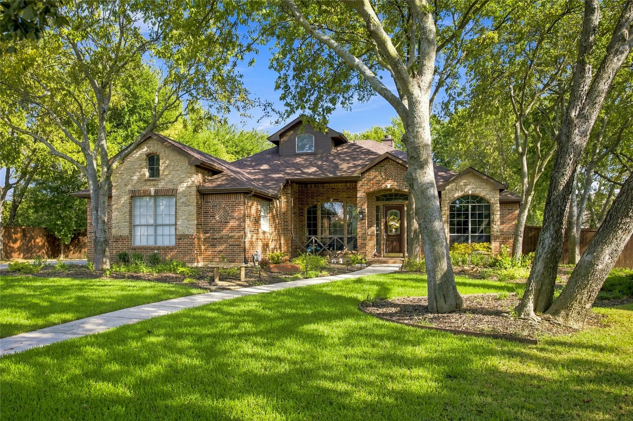 Single Family Residence For Sale in Denton County , 2105 Heather Ridge Court, Flower Mound, Texas 75028, 4 Bedroom, 3 Bathroom, 3 Garage spaces, 3,490 Sqft, built in 1999, mls#21375481, Real Estate Agent in Flower Mound, Homes For Sale in Denton county, Homes For Sale in Flower Mound, Realtor in Flower Mound Texas, Real Estate Brokerage Independent Realty Texas, Luminita Cordes Realtor