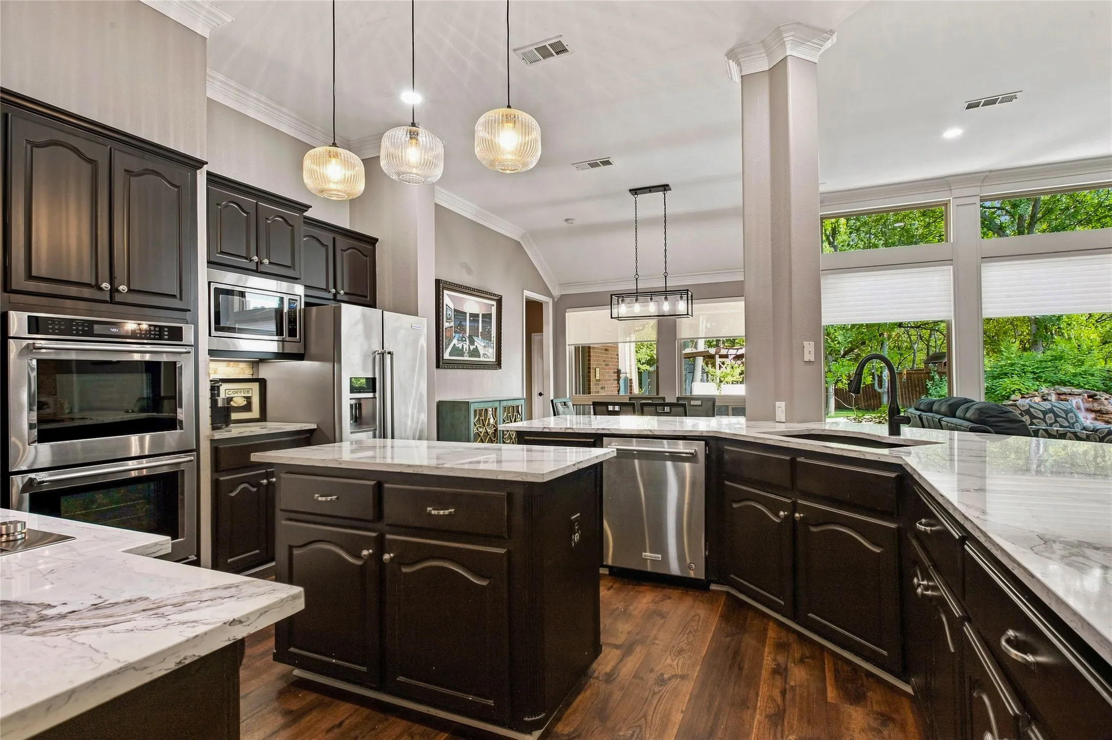 Single Family Residence For Sale in Denton County , 2105 Heather Ridge Court, Flower Mound, Texas 75028, 4 Bedroom, 3 Bathroom, 3 Garage spaces, 3,490 Sqft, built in 1999, mls#21375481, Real Estate Agent in Flower Mound, Homes For Sale in Denton county, Homes For Sale in Flower Mound, Realtor in Flower Mound Texas, Real Estate Brokerage Independent Realty Texas, Luminita Cordes Realtor